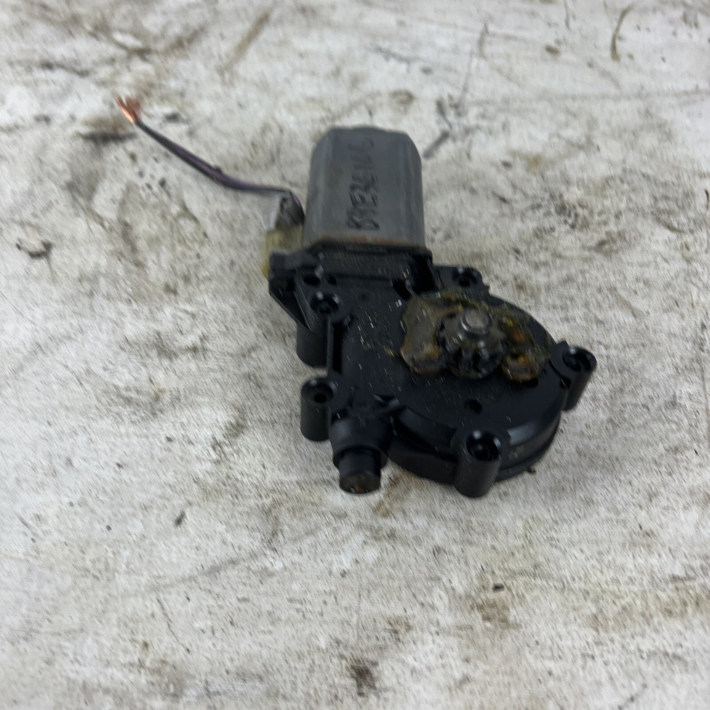 BMW E36 96-99 3-series Window Motor Part 0130821276 680-187498-000