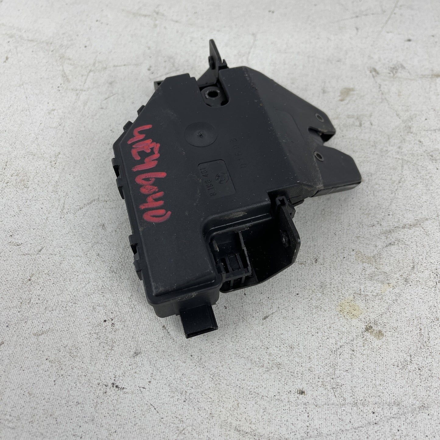 BMW E46 320 323 325 328 330 M3 Rear Upper Trunk Lid Lock Latch Actuator 8196401