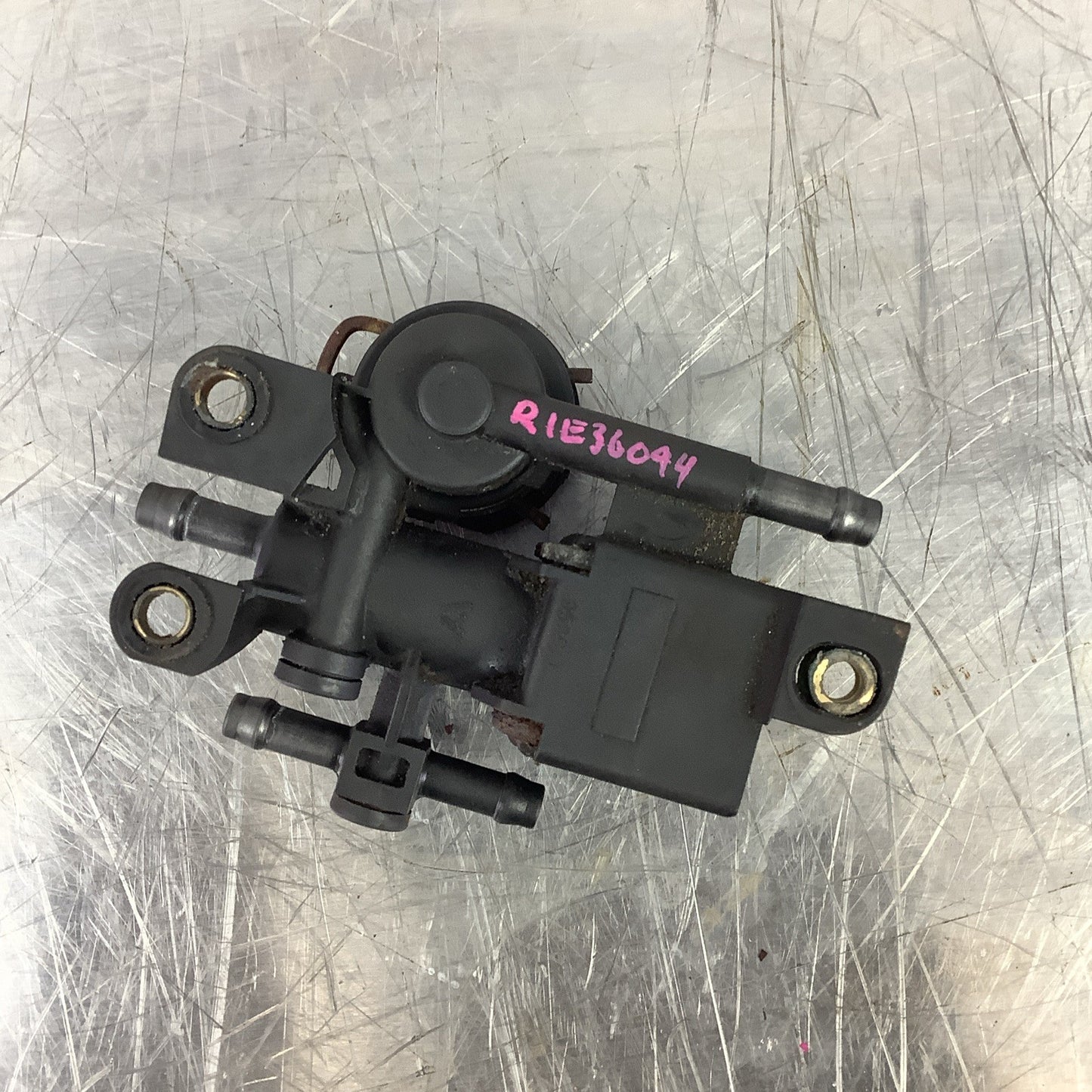 92-02 BMW E36 E38 E39 328 M3 Z3 Fuel Pressure Regulator Control Valve 3/2 OEM✅