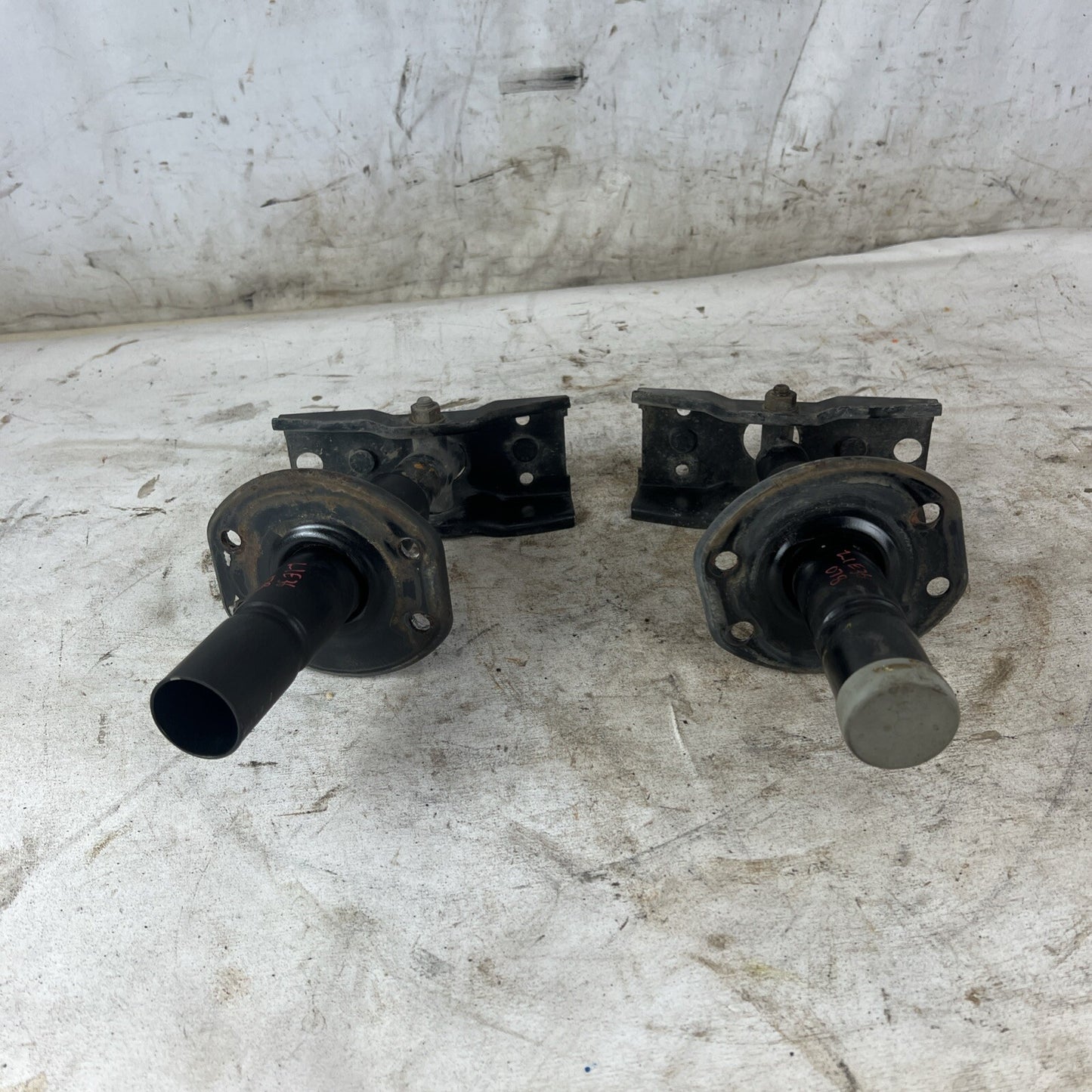 BMW 3 E36 Front bumper shock impact absorbers 8119257 8119258