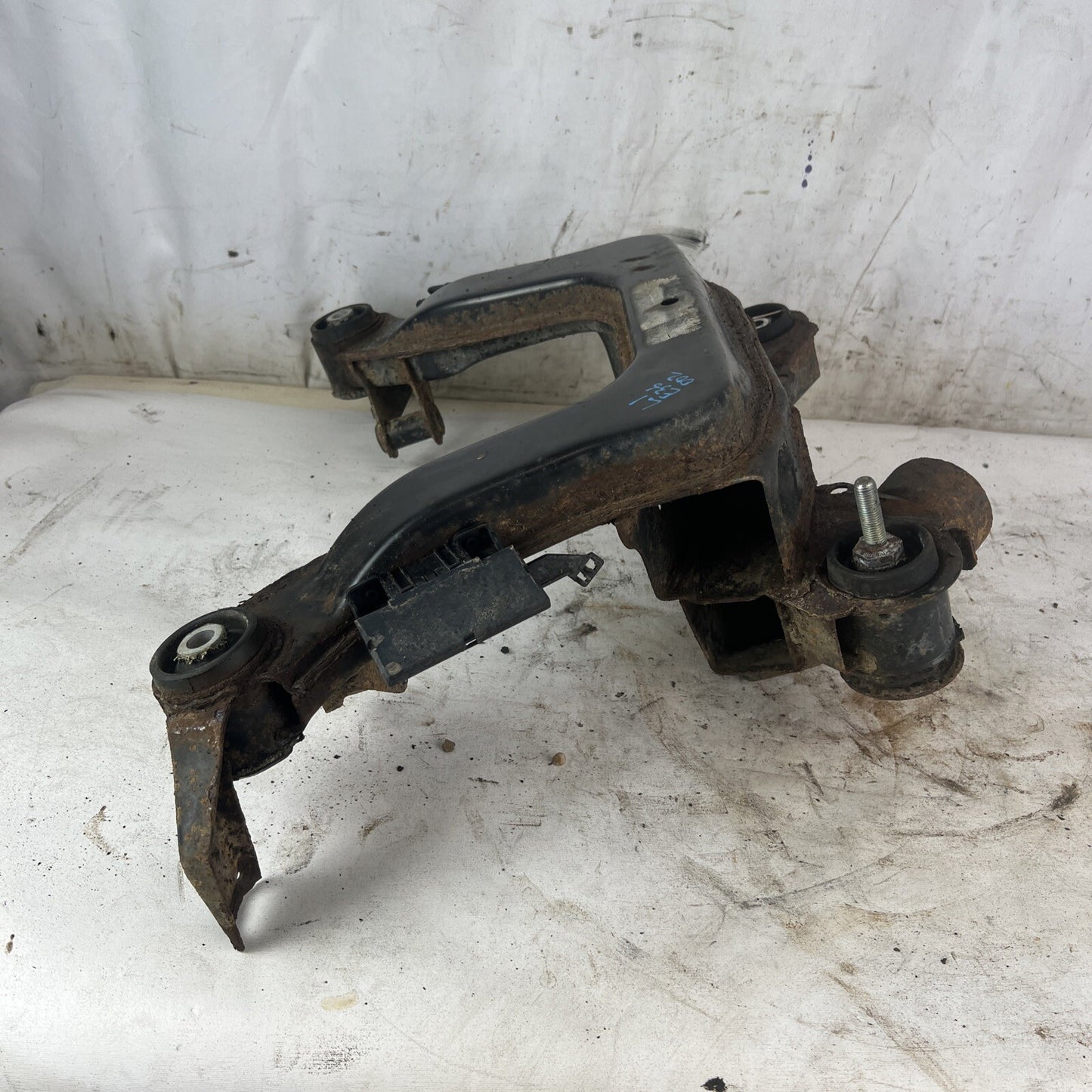 94-99 BMW E36 318 325 328 Rear Differential Subframe Suspension Crossmember #02