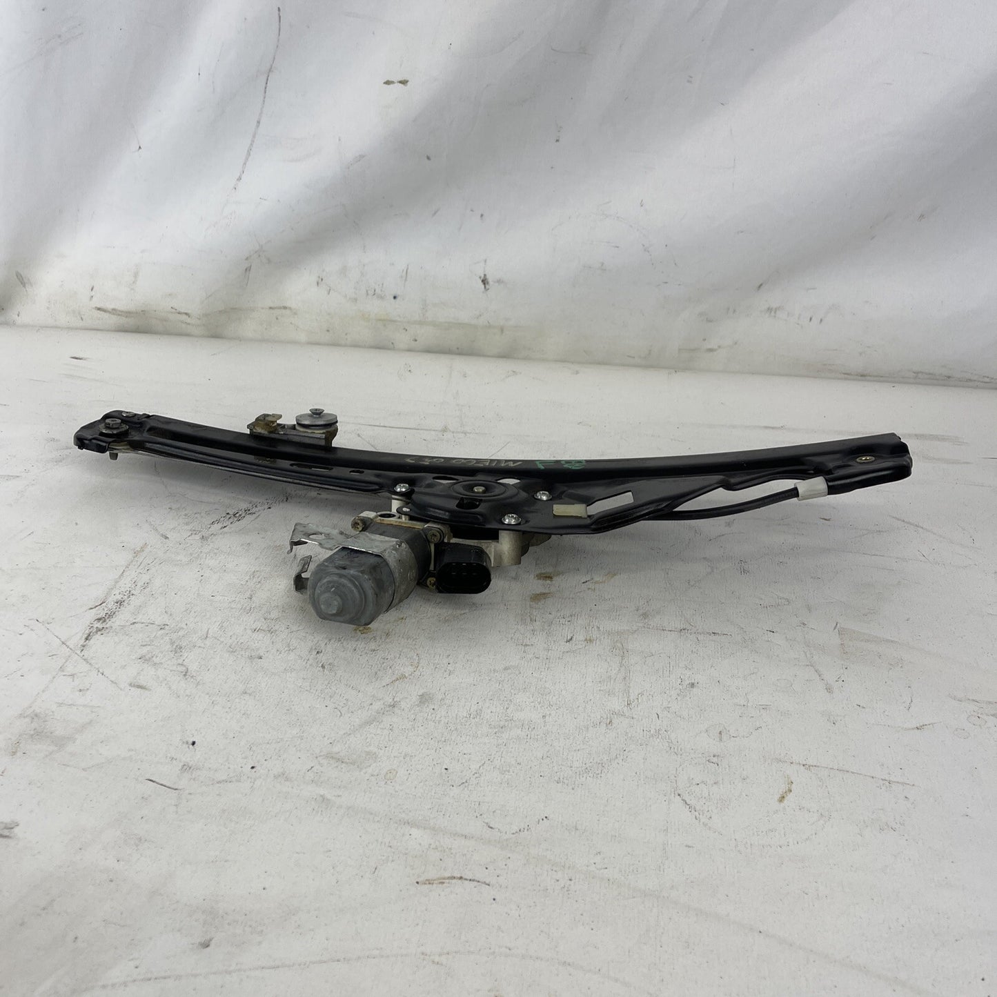 04-10 BMW 525i 528i 530i 535i 545i M5 (E60) LEFT REAR WINDOW REGULATOR w/ MOTOR