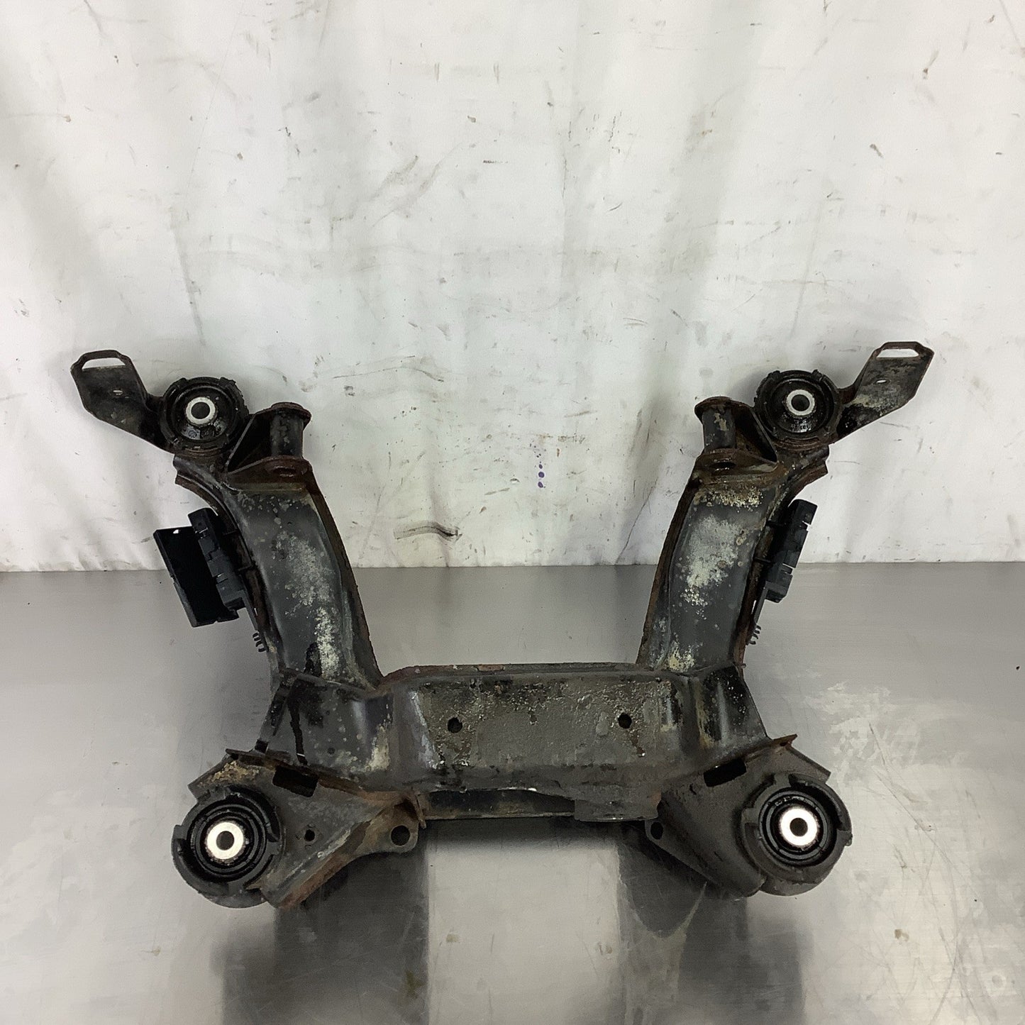 BMW E36 318 320 323 325 328 Rear Axle Carrier LSD Differential Housing Subframe