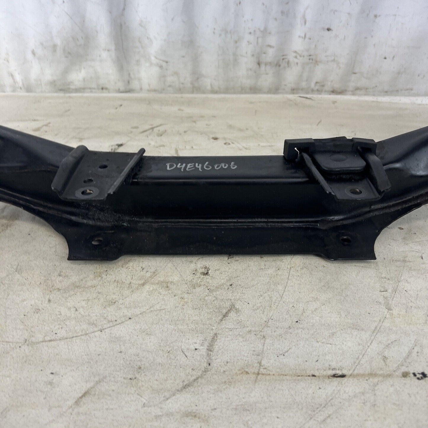 BMW E46 323 325 330 Front Subframe Support Bracket Mounting Cradle OEM