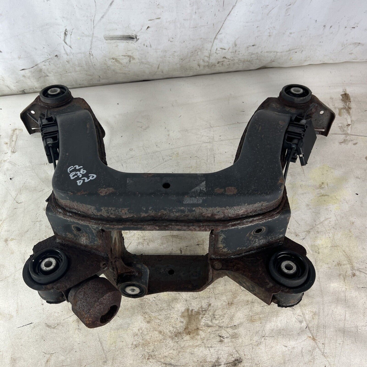 94-99 BMW E36 318 325 328  Rear Differential Subframe Suspension Crossmember #20