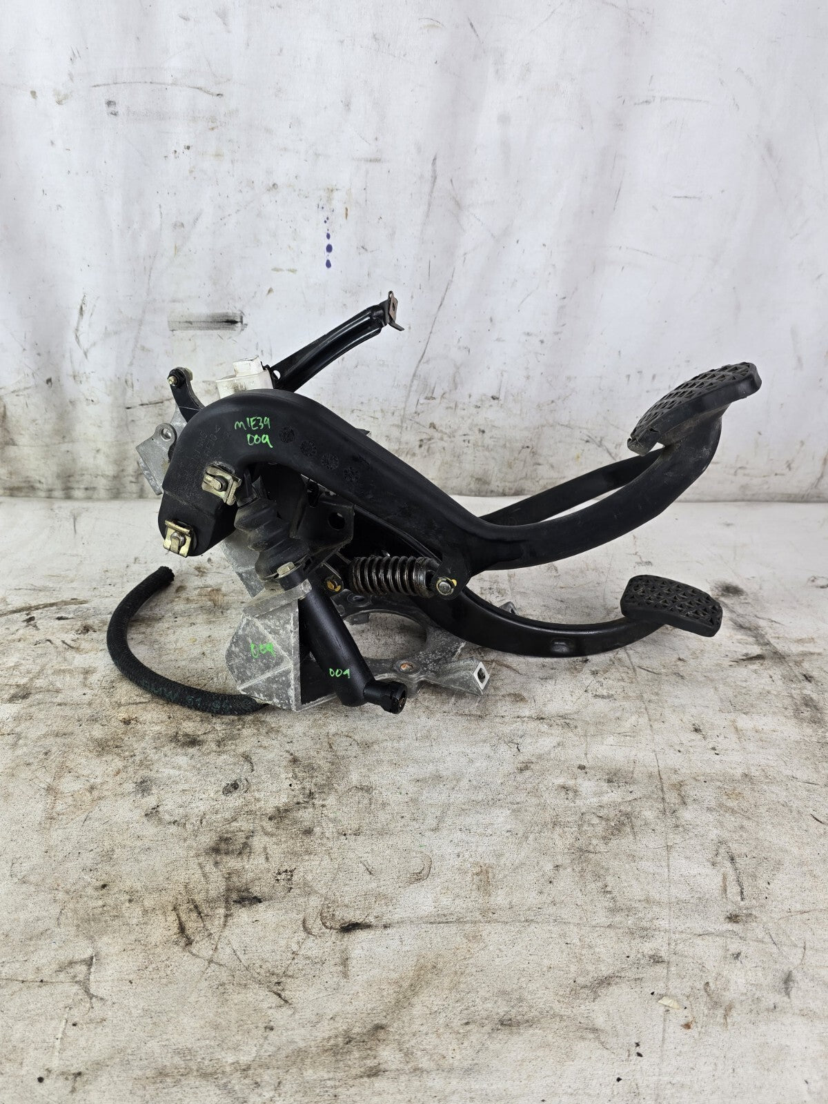 BMW E39 5-Series Manual Trans Clutch Pedal Assembly Swap w Master 1998-2000 USED