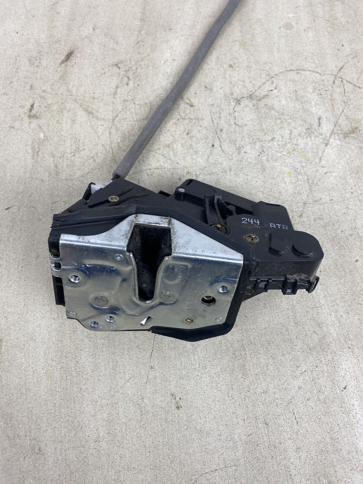 BMW E46 330i 325i SEDAN PASSENGER RIGHT FRONT DOOR LOCK ACTUATOR 7011244 OEM