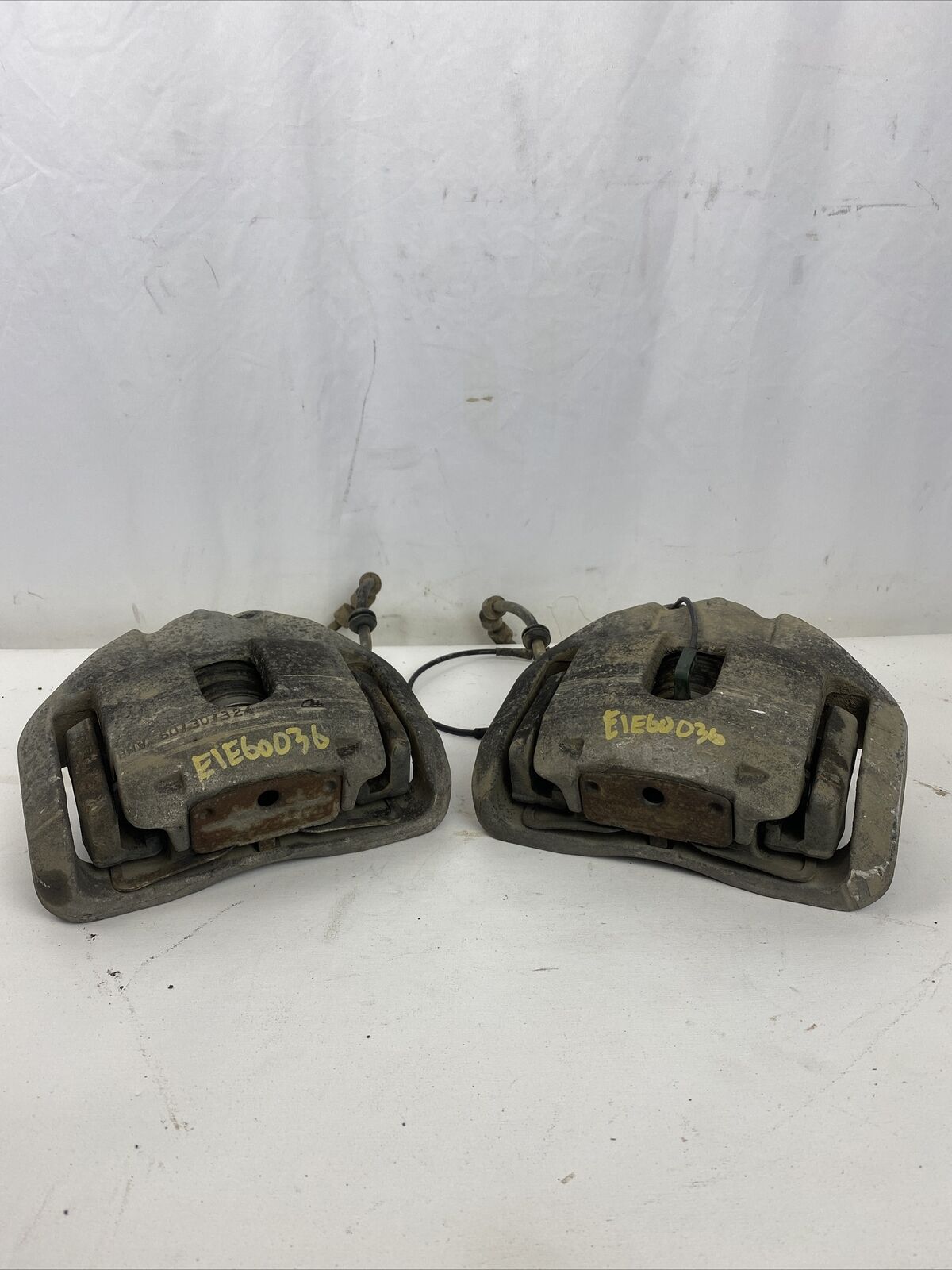 BMW E60 525i 530i 528i 04-10 Brake Caliper Left Right Front OEM SET TWO