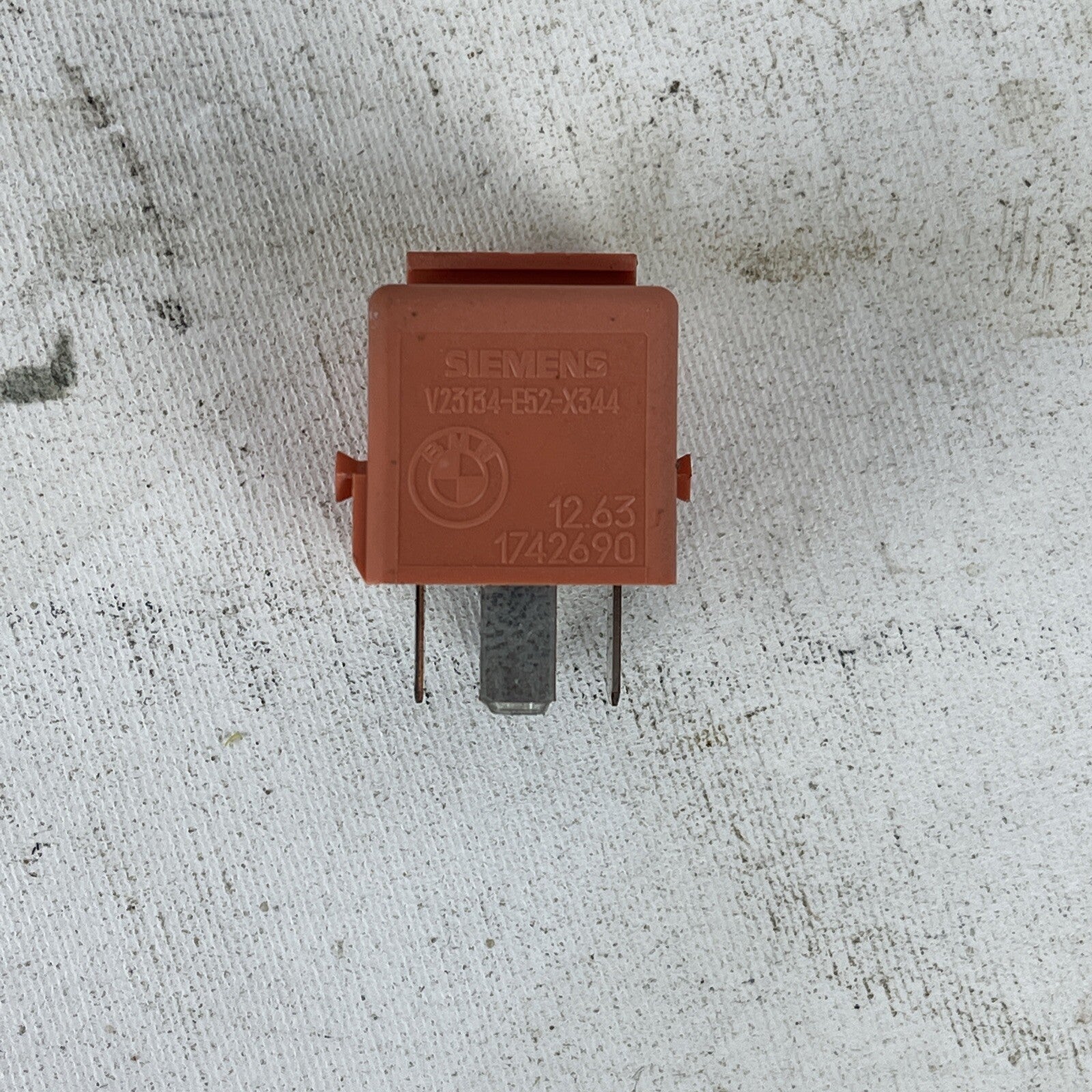 Genuine BMW ROLLS-ROYCE MINI Alpina M3 M6 Relay changer salmon red 12631742690