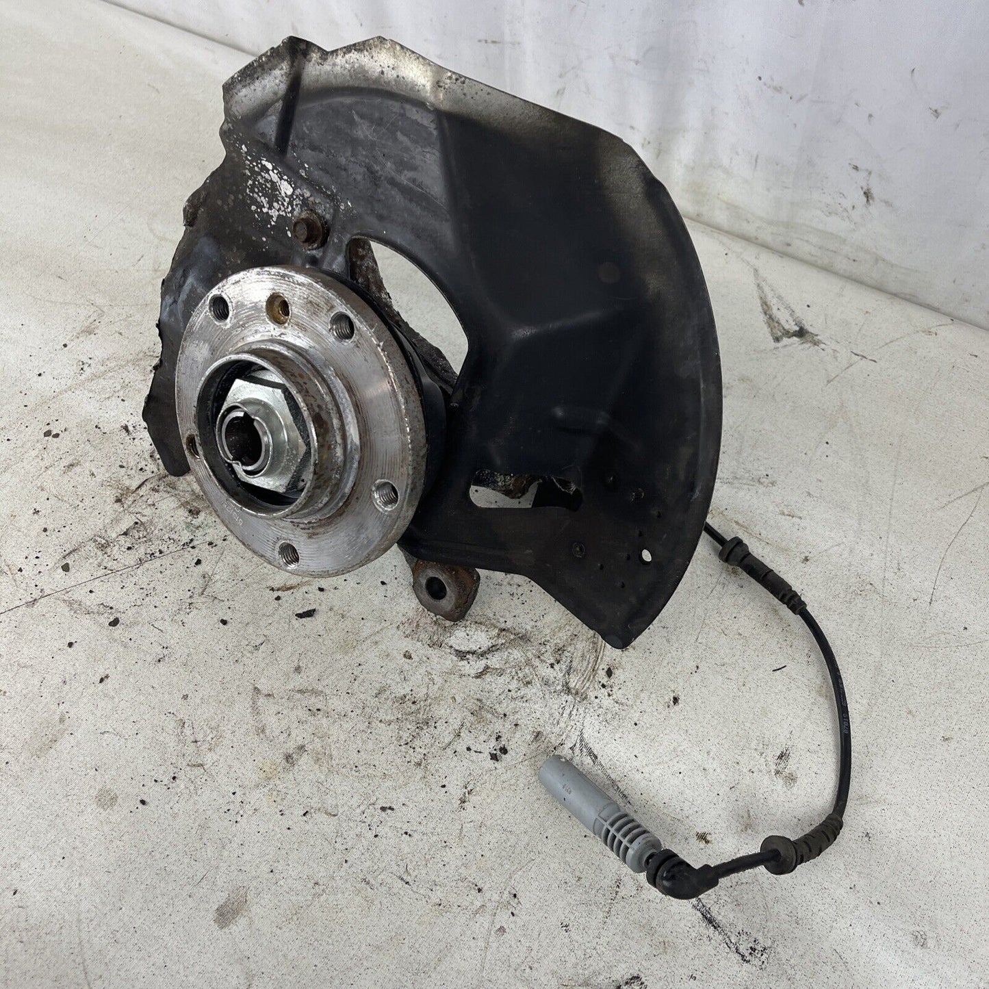 00 BMW 323i E46 Sedan Front Left Driver Side Spindle Hub Knuckle