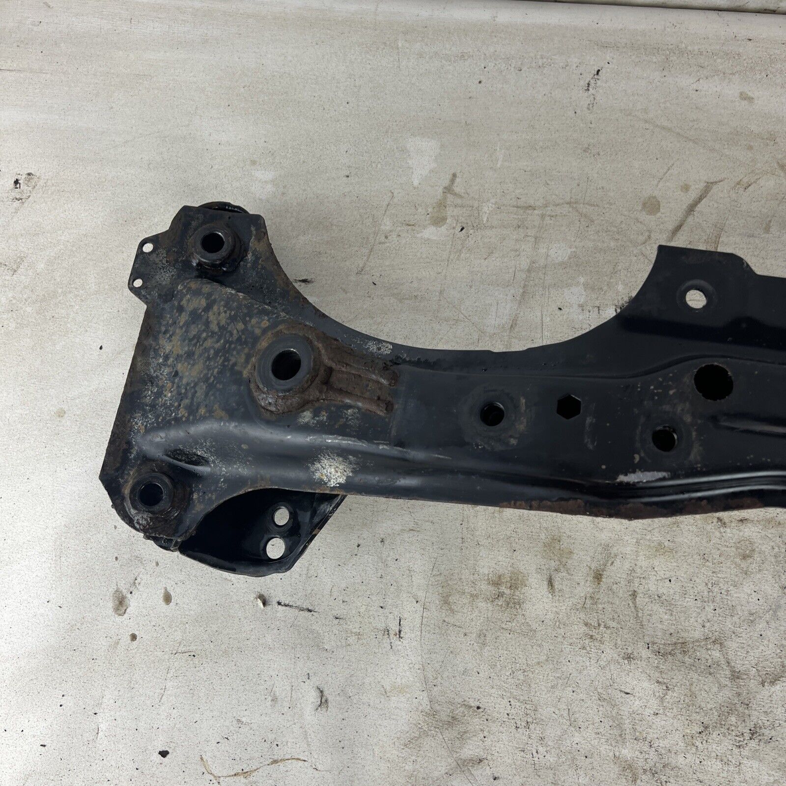 BMW E46 323 325 330 Front Subframe Support Bracket Mounting Cradle OEM