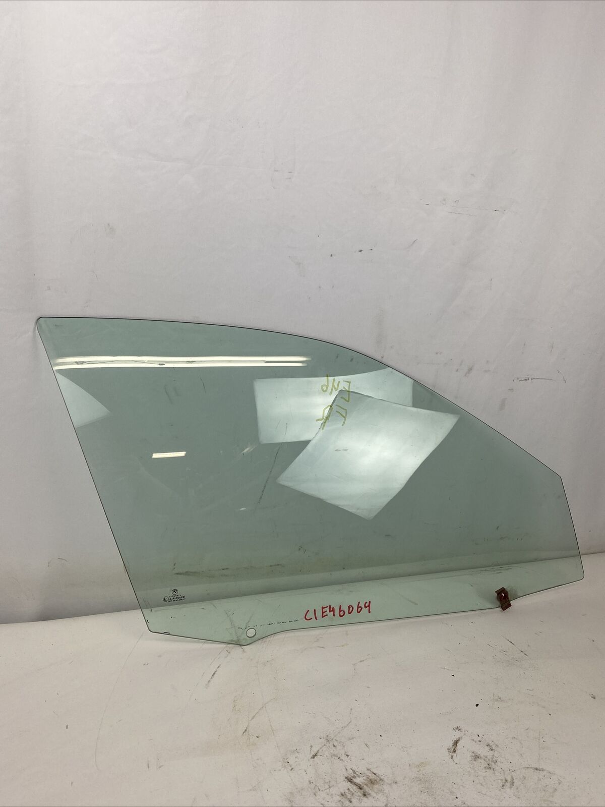 1999-2005 BMW 3 Series Sedan Right Front Door Glass Green 51338196026 E46