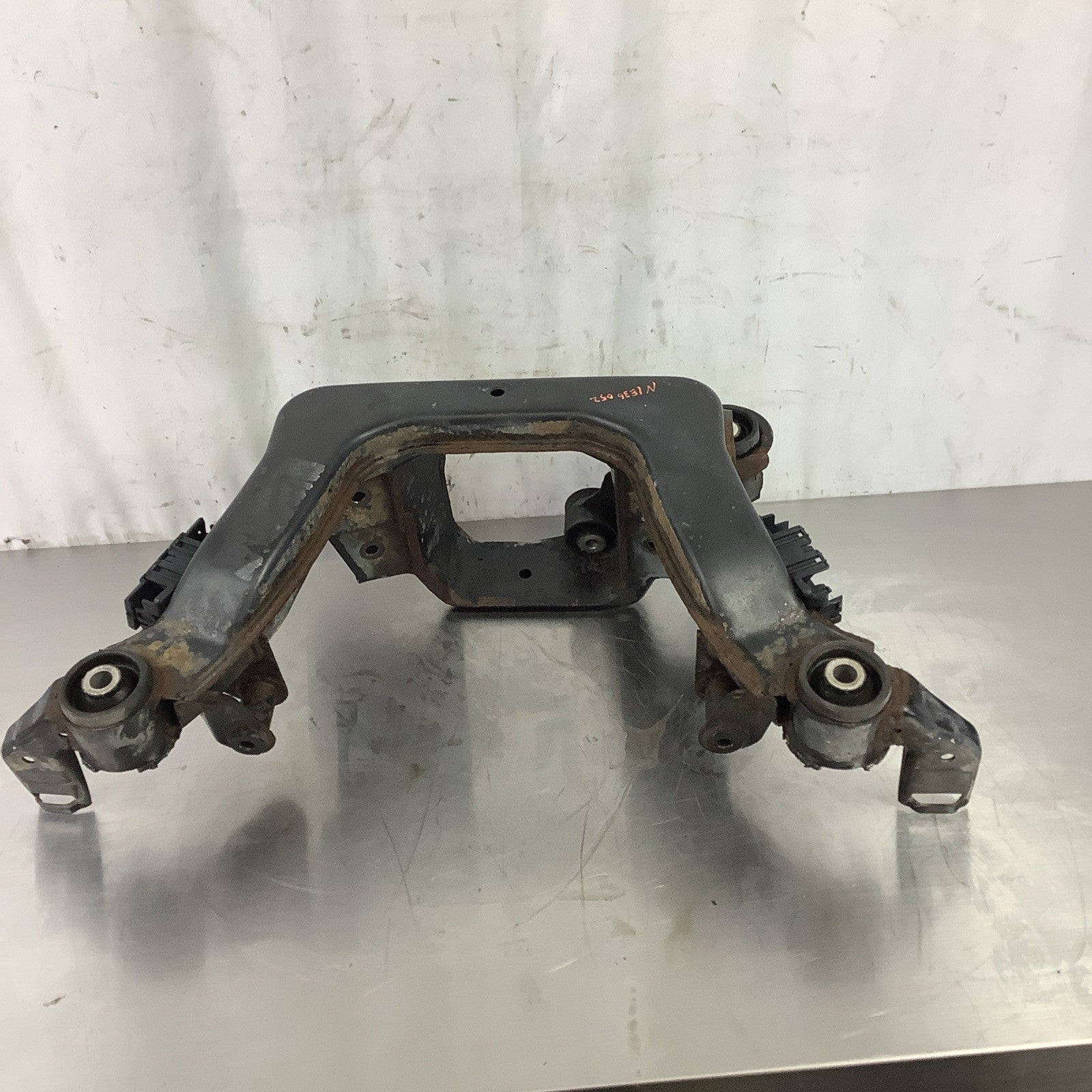 BMW E36 318 320 323 325 328 Rear Axle Carrier LSD Differential Housing Subframe