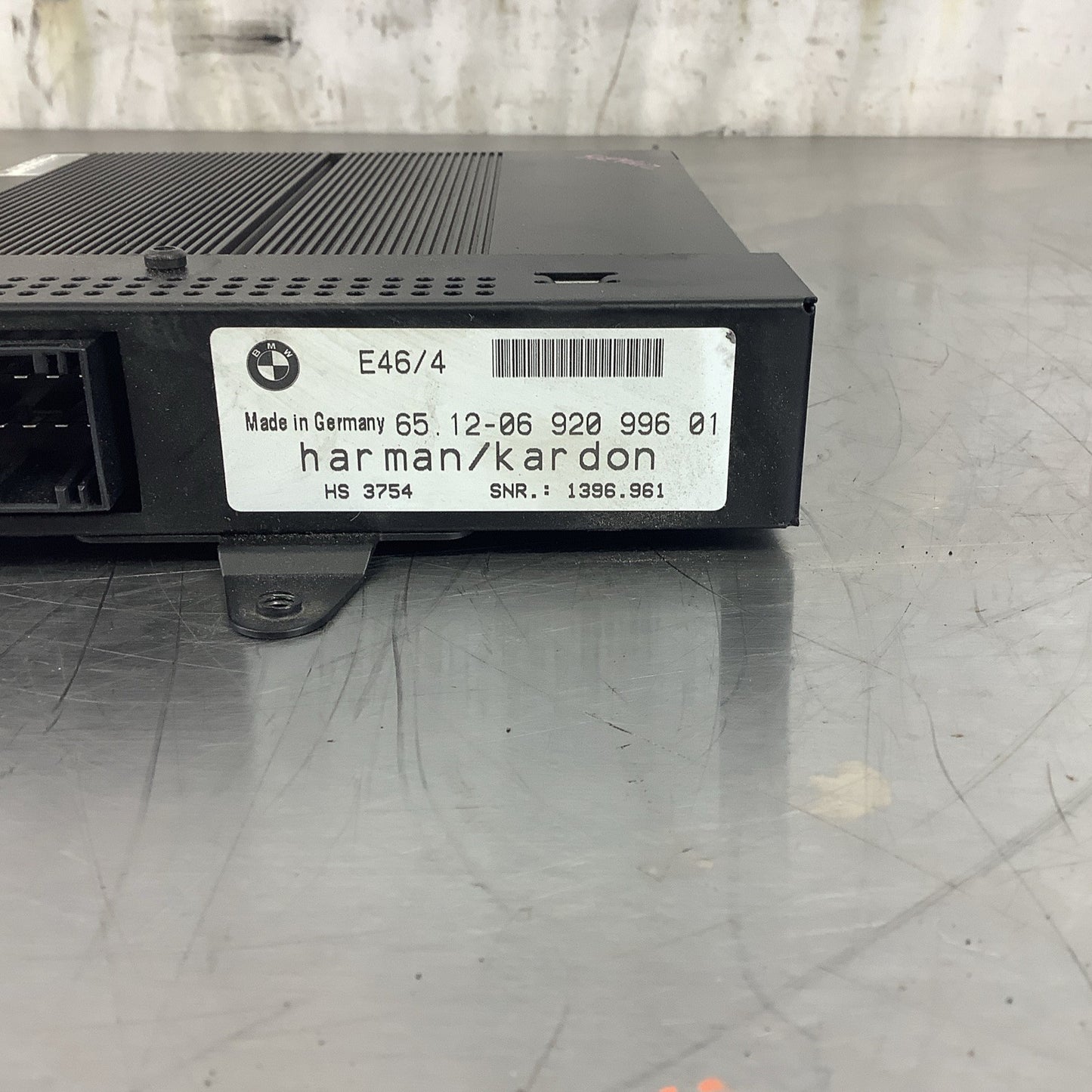 ☑️ BMW OEM E46 99-06 SEDAN HARMAN KARDON HIFI AMPLIFIER AMP TRUNK 65136920996