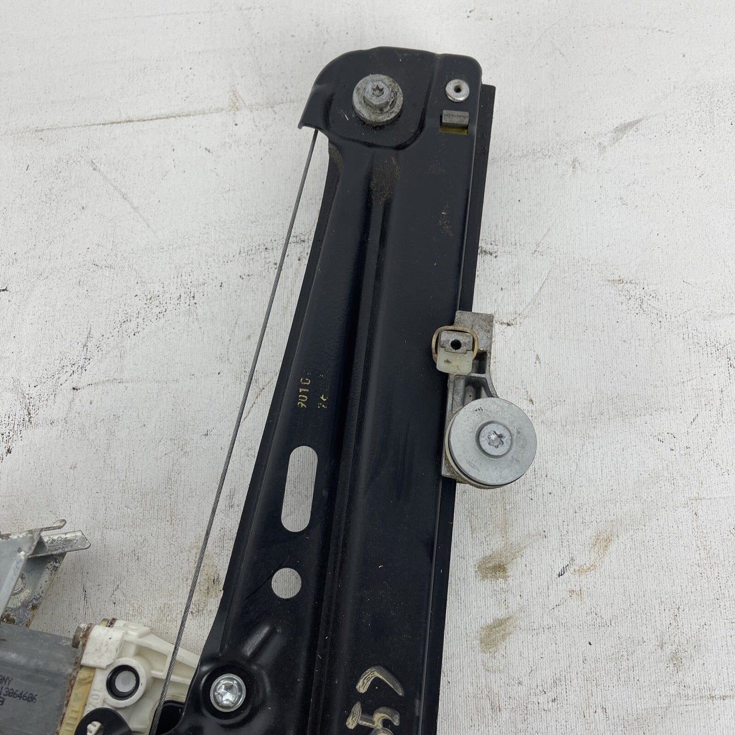 04-10 BMW 525i 528i 530i 535i 545i M5 (E60) LEFT REAR WINDOW REGULATOR w/ MOTOR