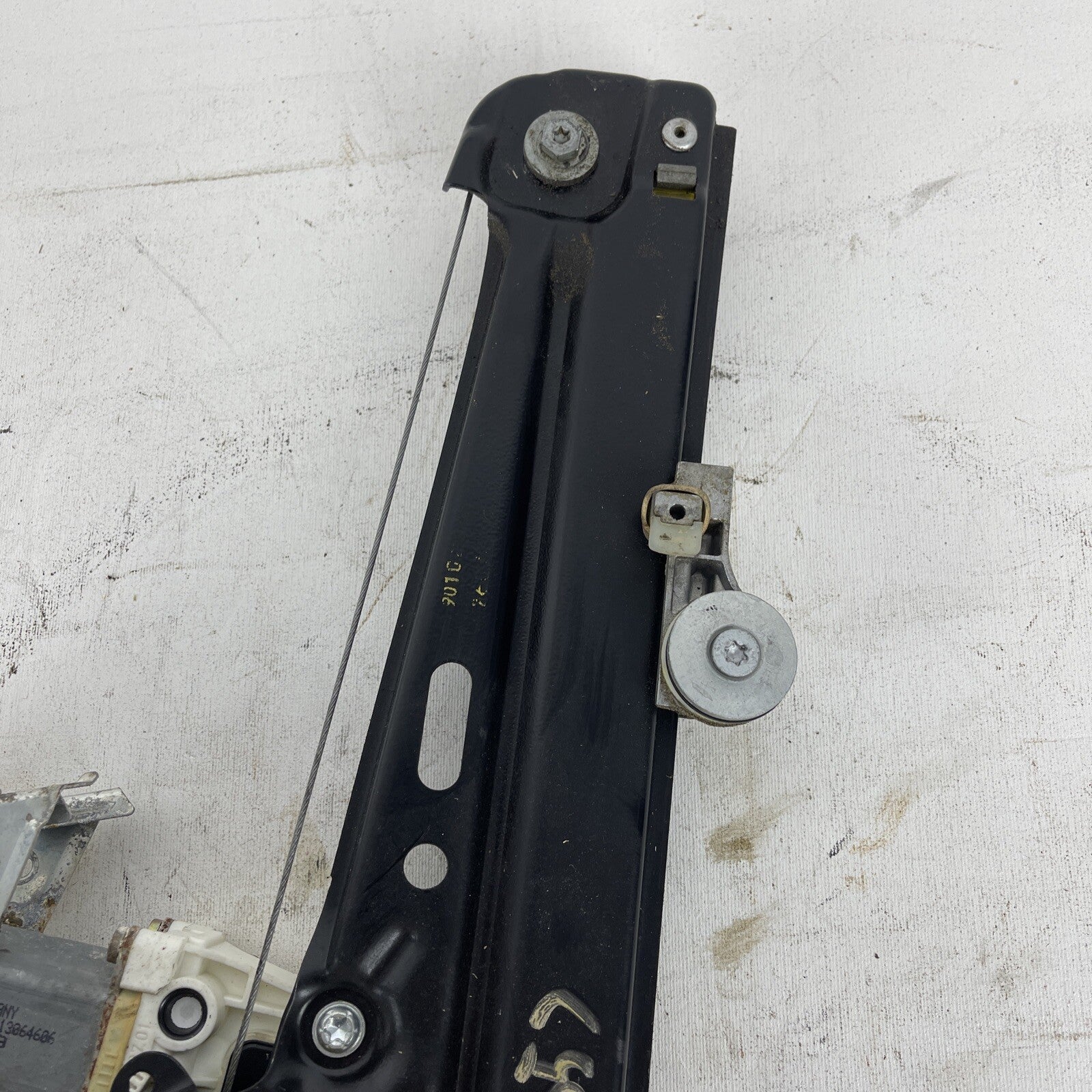 04-10 BMW 525i 528i 530i 535i 545i M5 (E60) LEFT REAR WINDOW REGULATOR w/ MOTOR