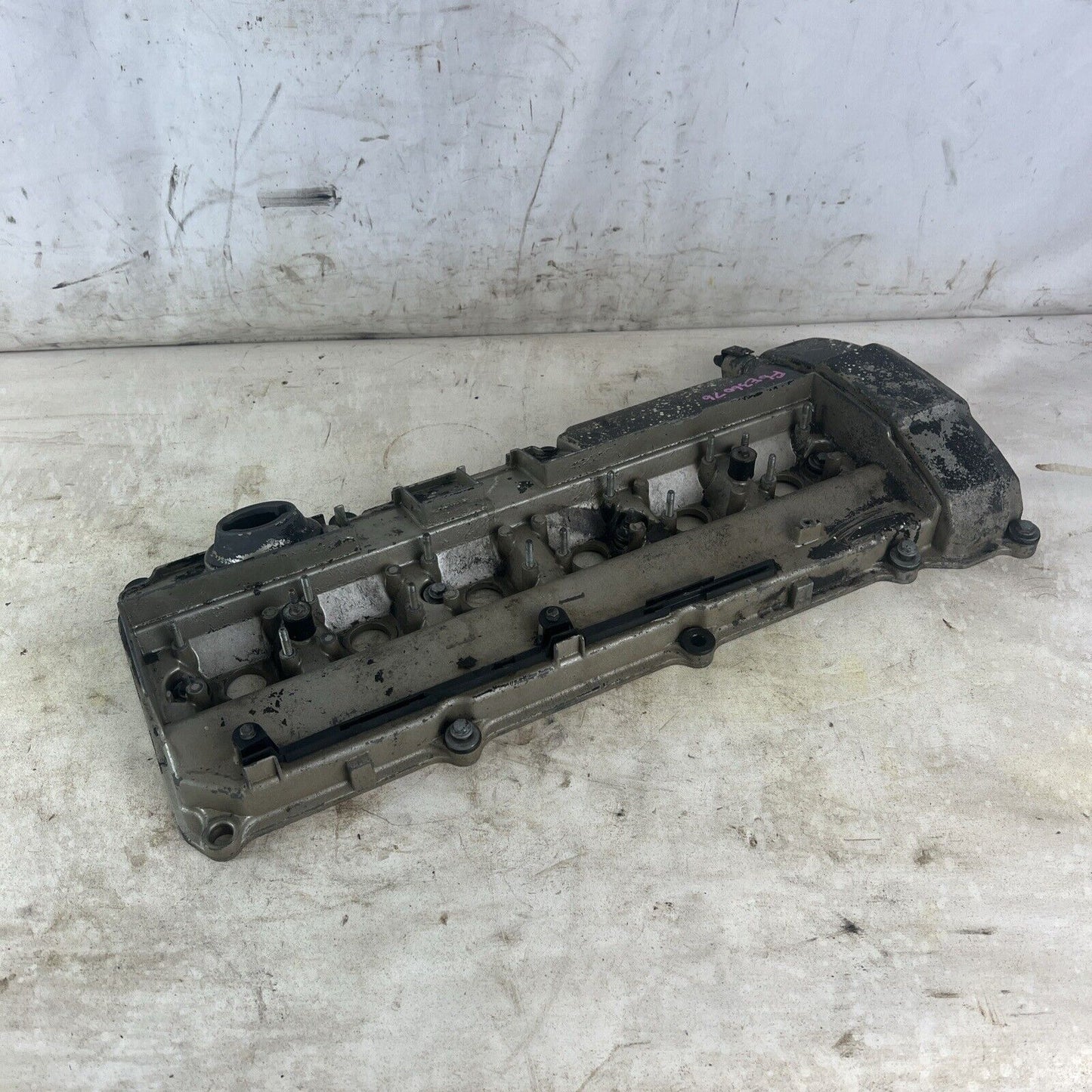 91-92 BMW E34 E36 325 525 Non Vanos OEM Valve Cover 1738175