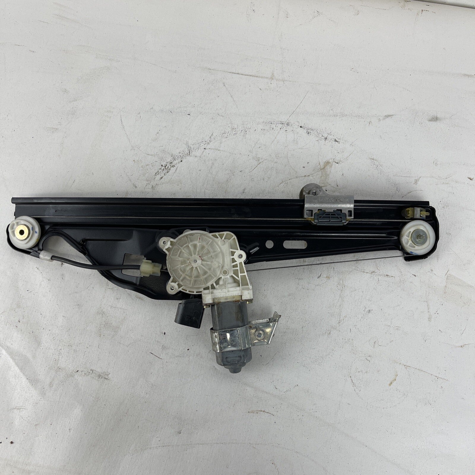 04-10 BMW 525i 528i 530i 535i 545i M5 (E60) LEFT REAR WINDOW REGULATOR w/ MOTOR