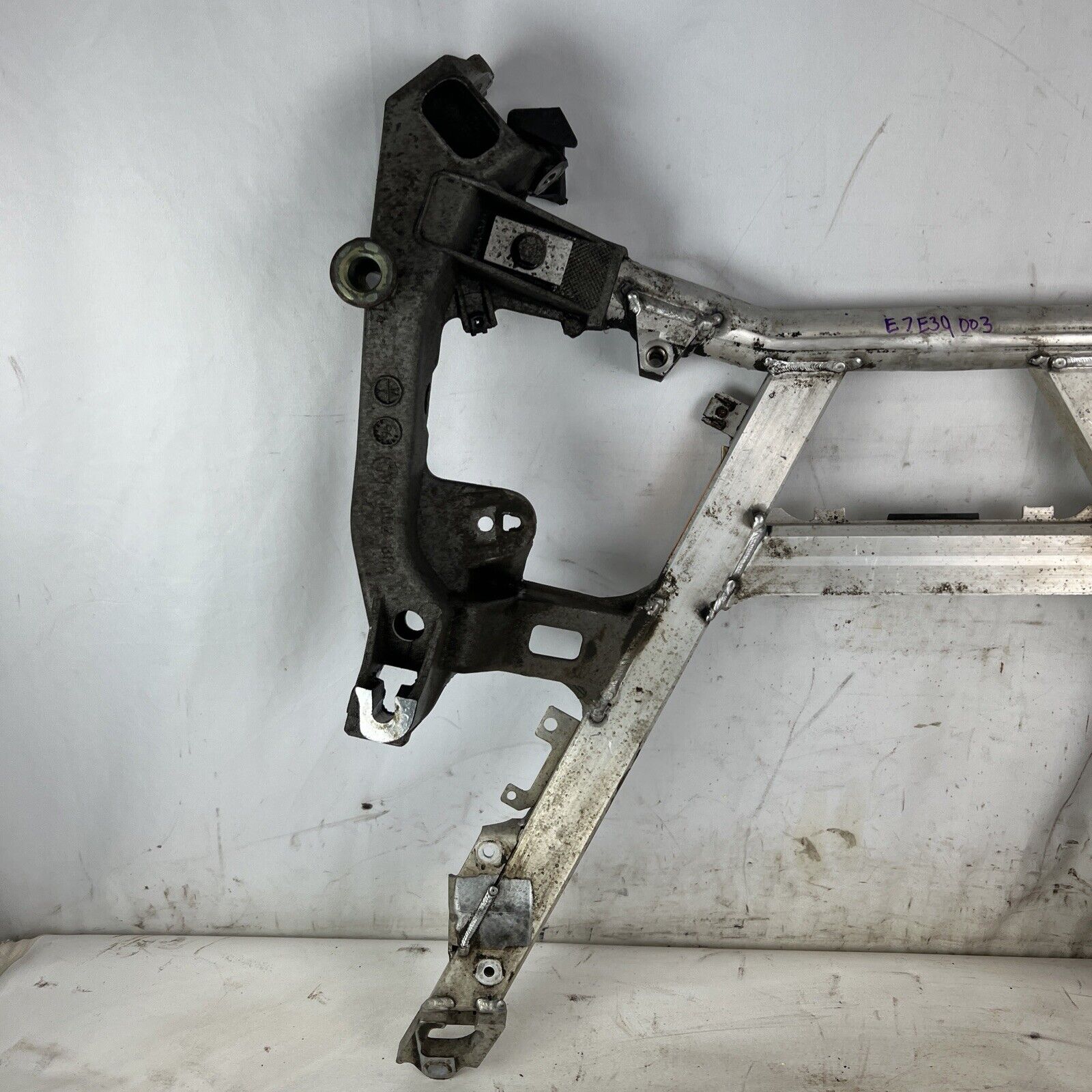 97-00 BMW 528I E39 2.8L L6 SUSPENSION CROSSMEMBER SUBFRAME ENGINE CRADLE OEM