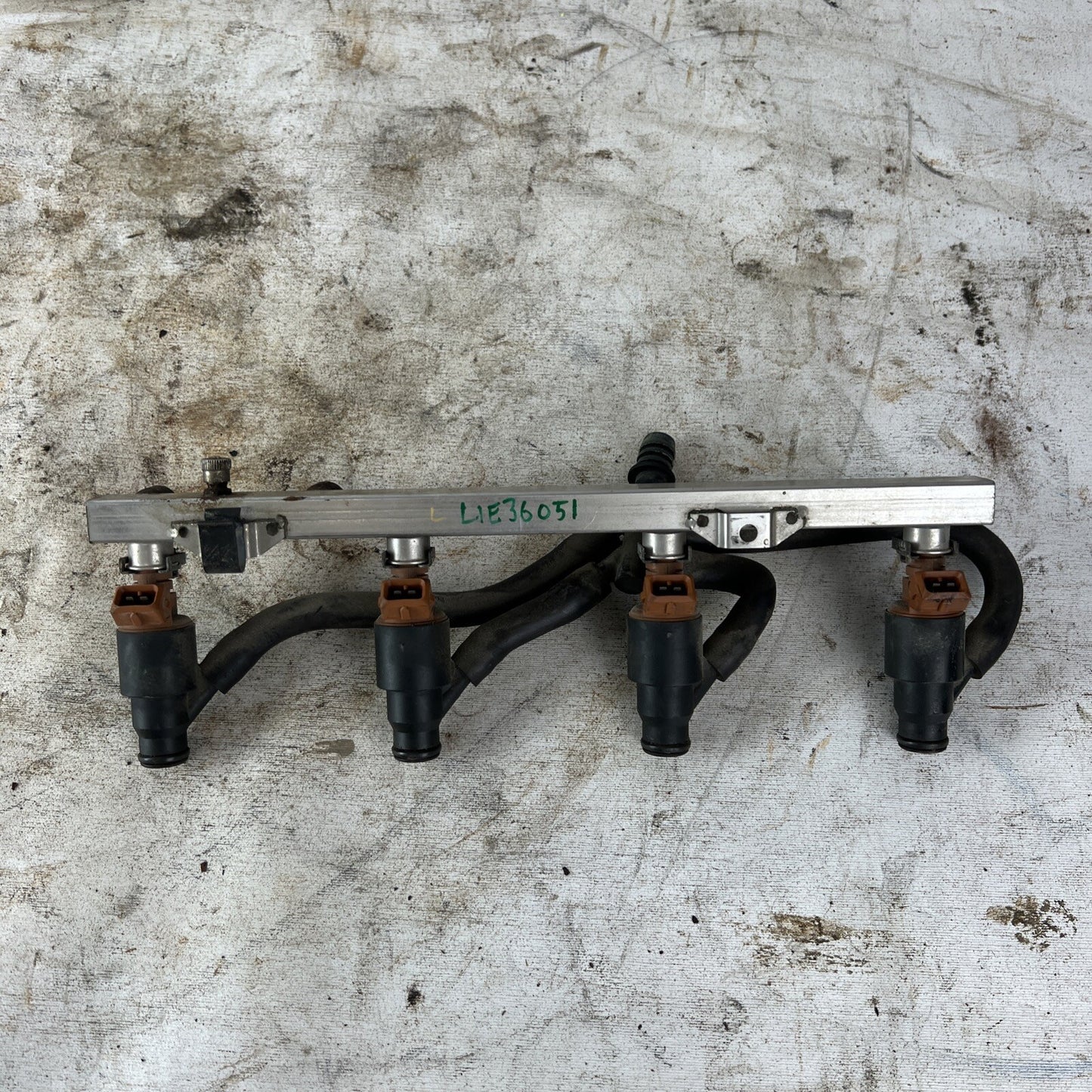 Used 1995-2000 BMW E36 318i 318ti M44 Fuel Rail w/ Injectors 1433519 0280151053