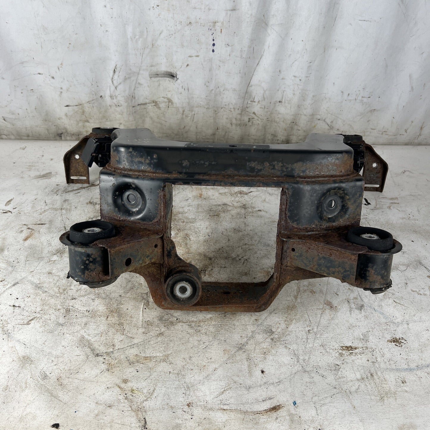 BMW E36 318 320 323 325 328 Rear Axle Carrier Differential Housing Subframe #036