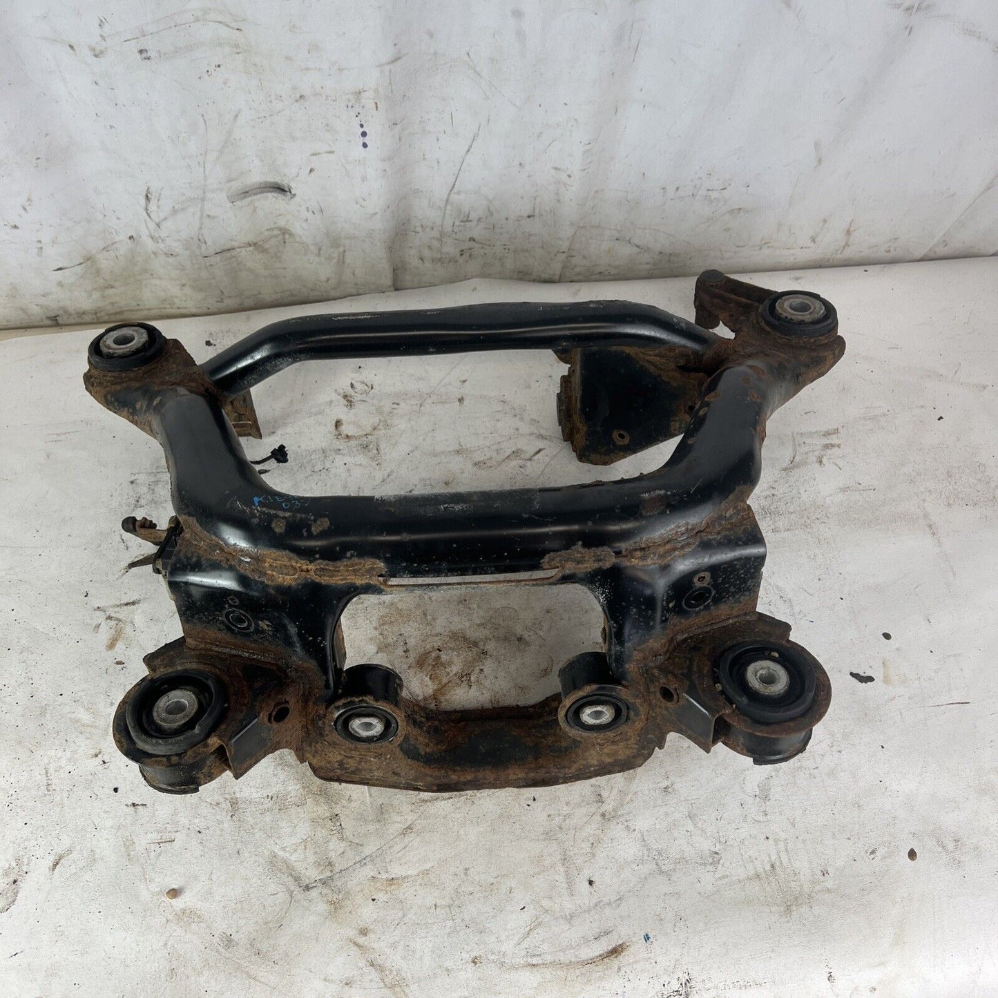 REAR AXLE DIFFERENTIAL DIFF CARRIER SUBFRAME BMW E46 325XI 330XI AWD 4WD CROSS