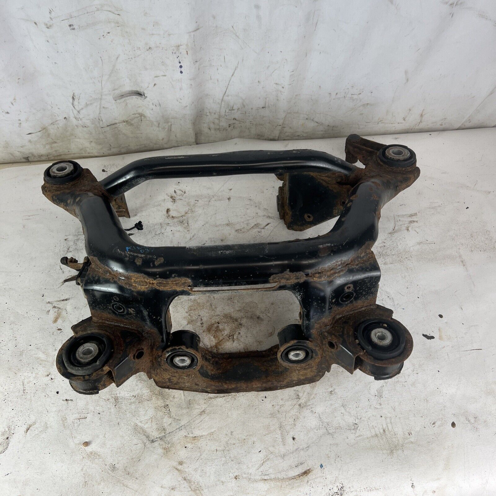 REAR AXLE DIFFERENTIAL DIFF CARRIER SUBFRAME BMW E46 325XI 330XI AWD 4WD CROSS