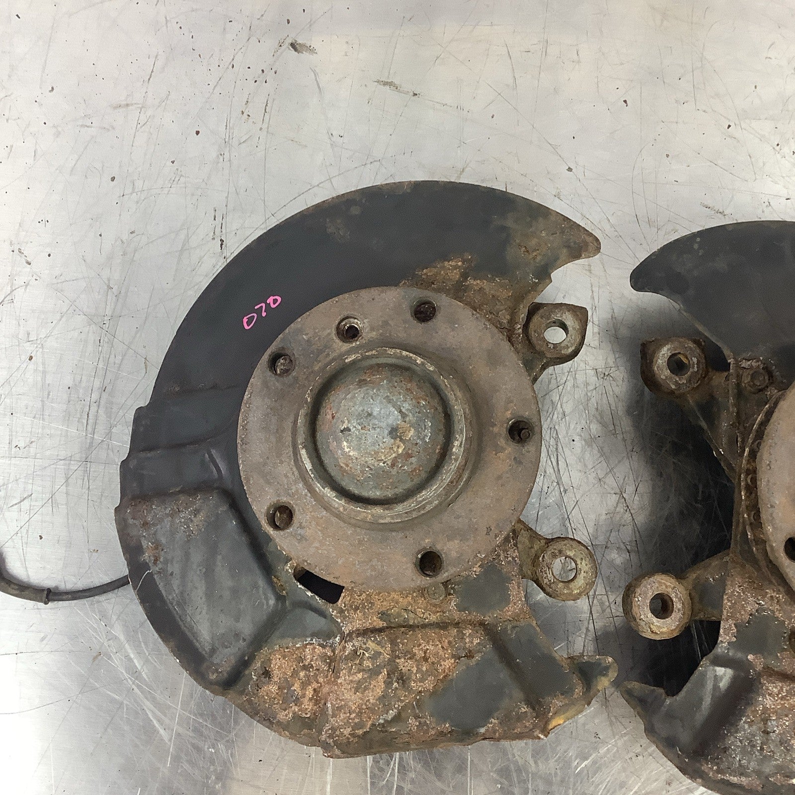 BMW E36 RWD 323 325 328 FRONT PASSENGER & DRIVER WHEEL HUB KNUCKLE SPINDLE #070