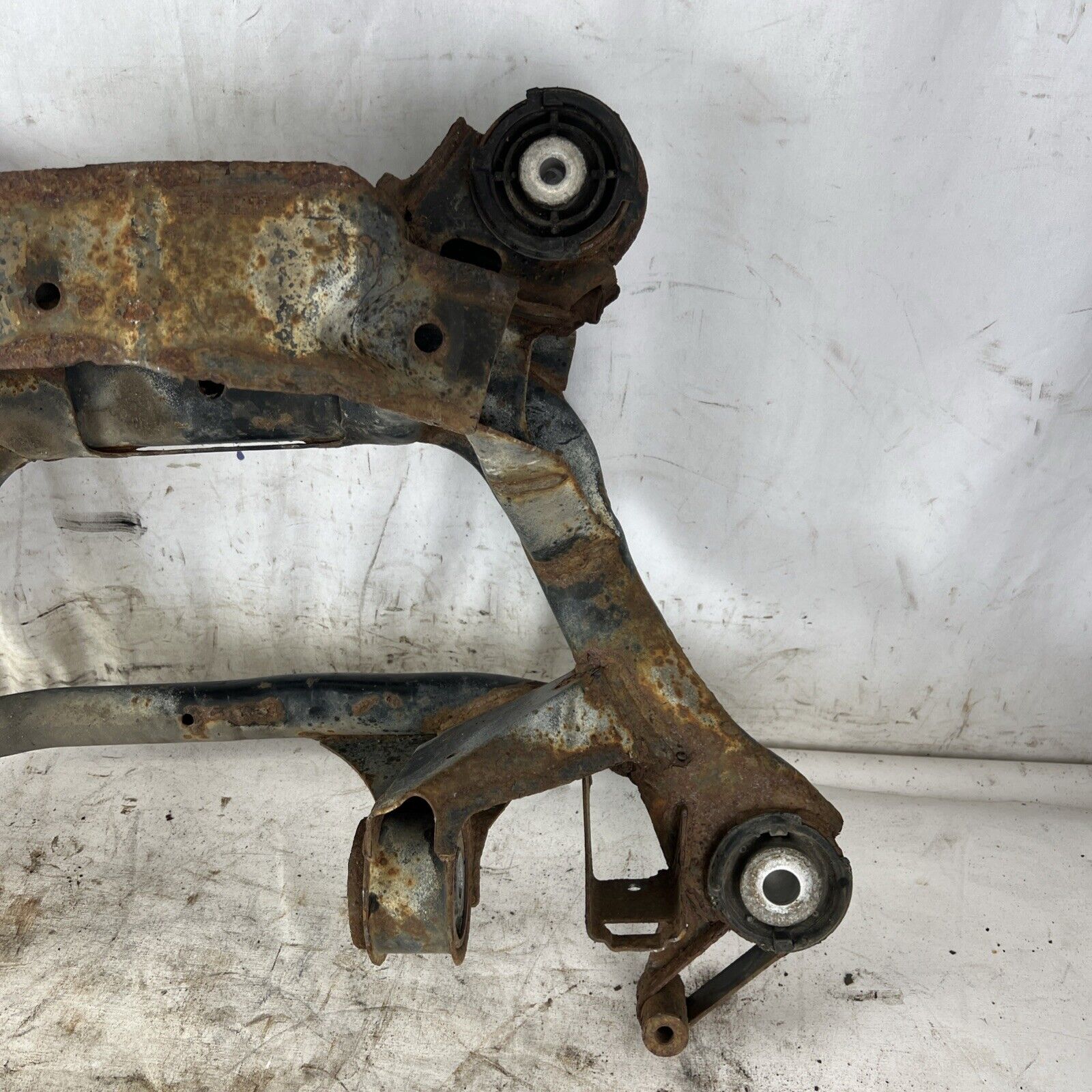 REAR AXLE DIFFERENTIAL DIFF CARRIER SUBFRAME BMW E46 325XI 330XI AWD 4WD CROSS