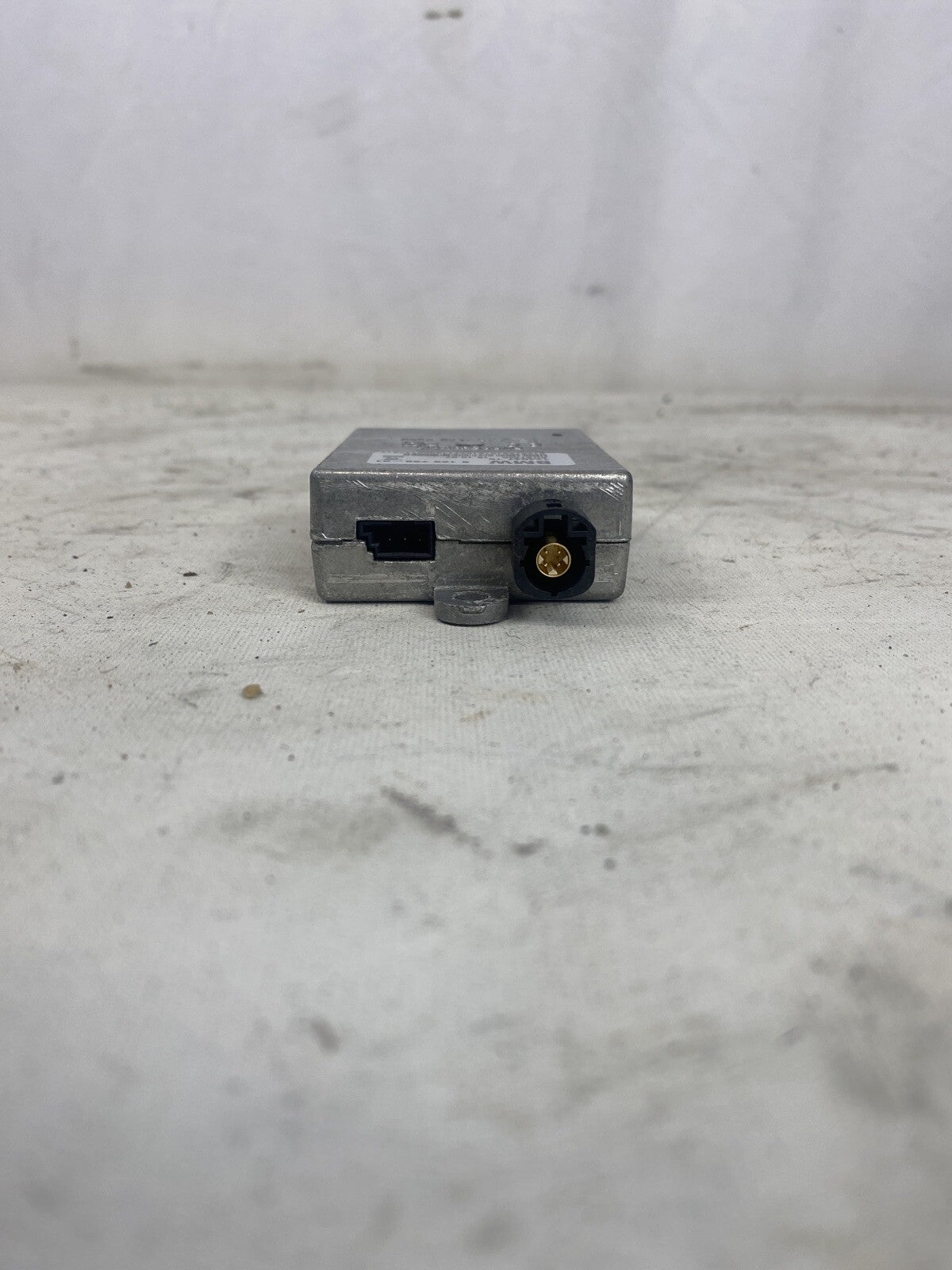 07-10 BMW E90 E91 E92 E93 E60 535XI USB HUB ANTENNA CONTROL MODULE 9123739 OEM