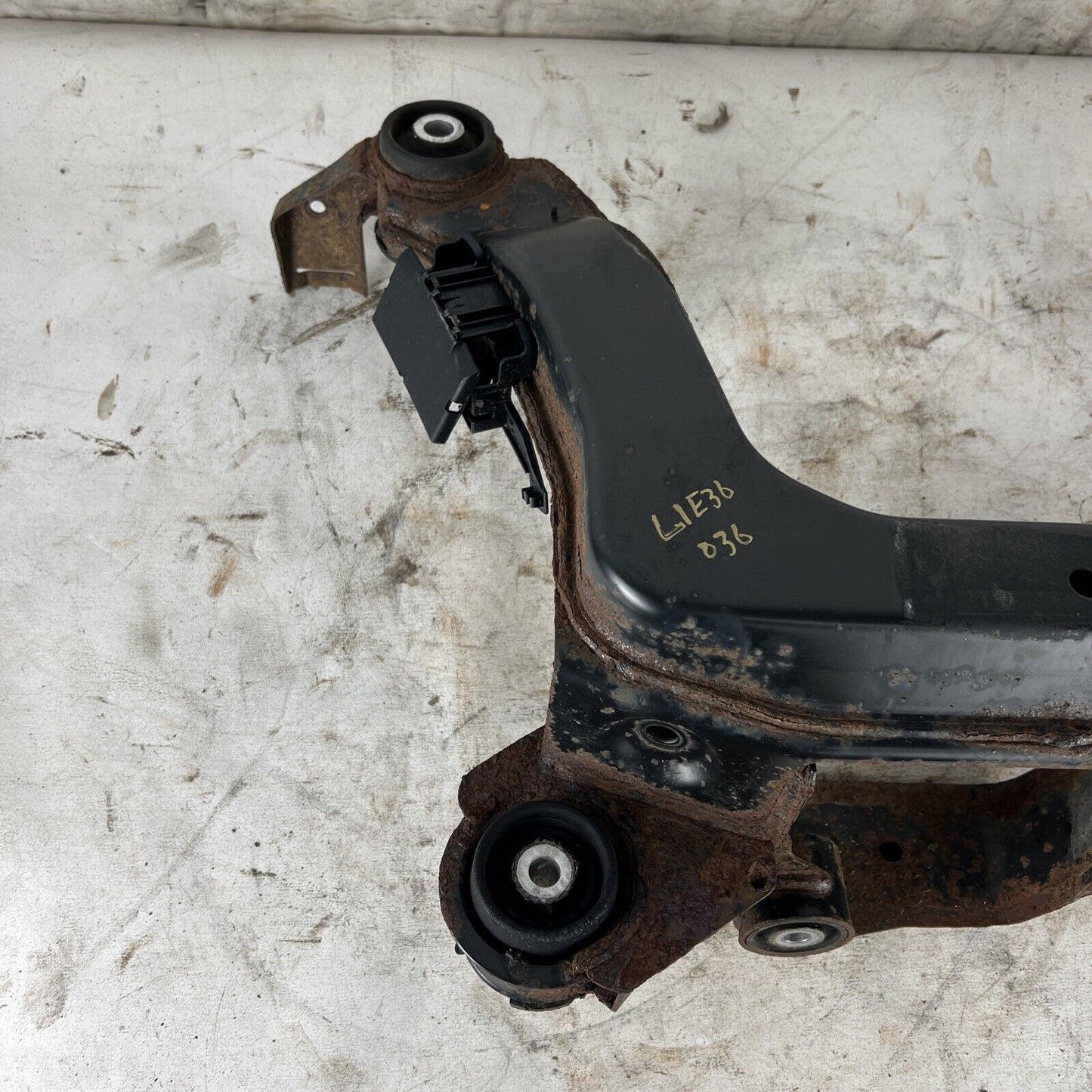 BMW E36 318 320 323 325 328 Rear Axle Carrier Differential Housing Subframe #036