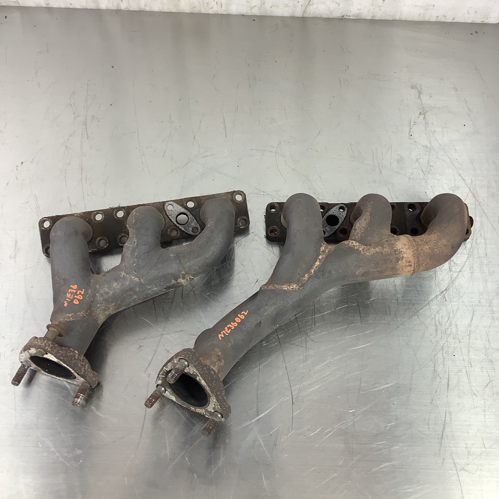 BMW E36 S50 S52 M52 ENGINE EXHAUST MANIFOLD HEADERS OEM  1744251 1744250 #062