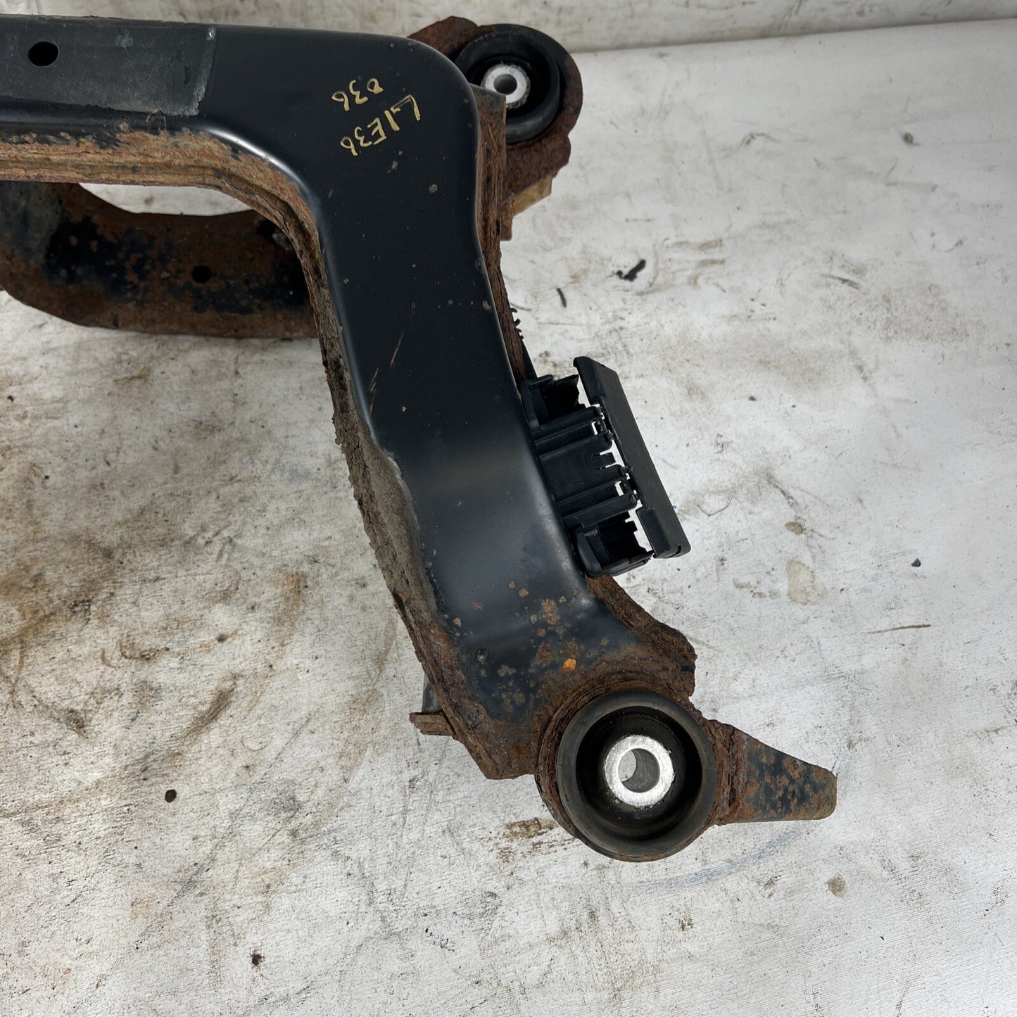 BMW E36 318 320 323 325 328 Rear Axle Carrier Differential Housing Subframe #036