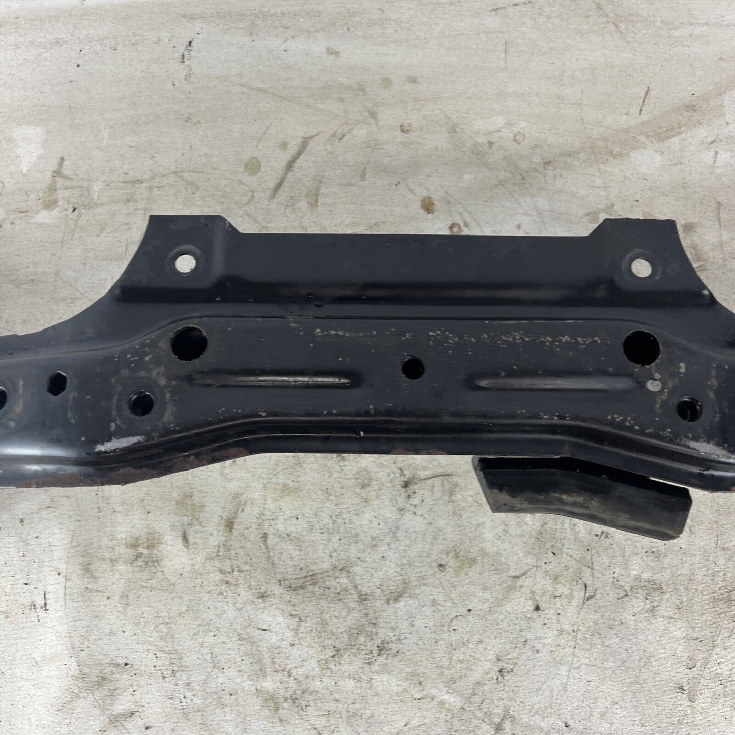 BMW E46 323 325 330 Front Subframe Support Bracket Mounting Cradle OEM