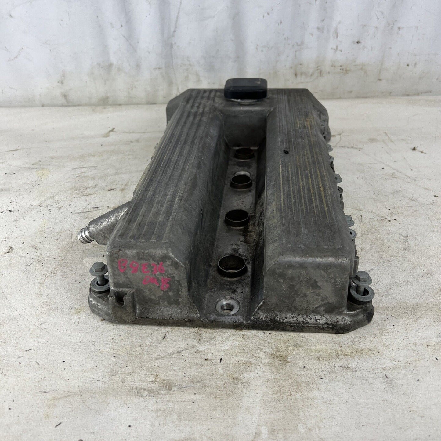 96-99 BMW E36 M44 1.9L engine CYLINDER HEAD VALVE COVER OEM