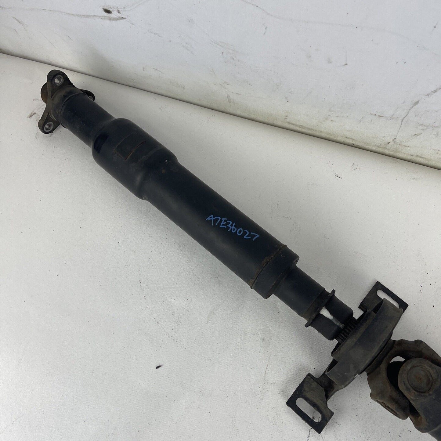 E36 BMW 3 Series 320i Driveshaft Automatic 1374MM 26111226995 OEM