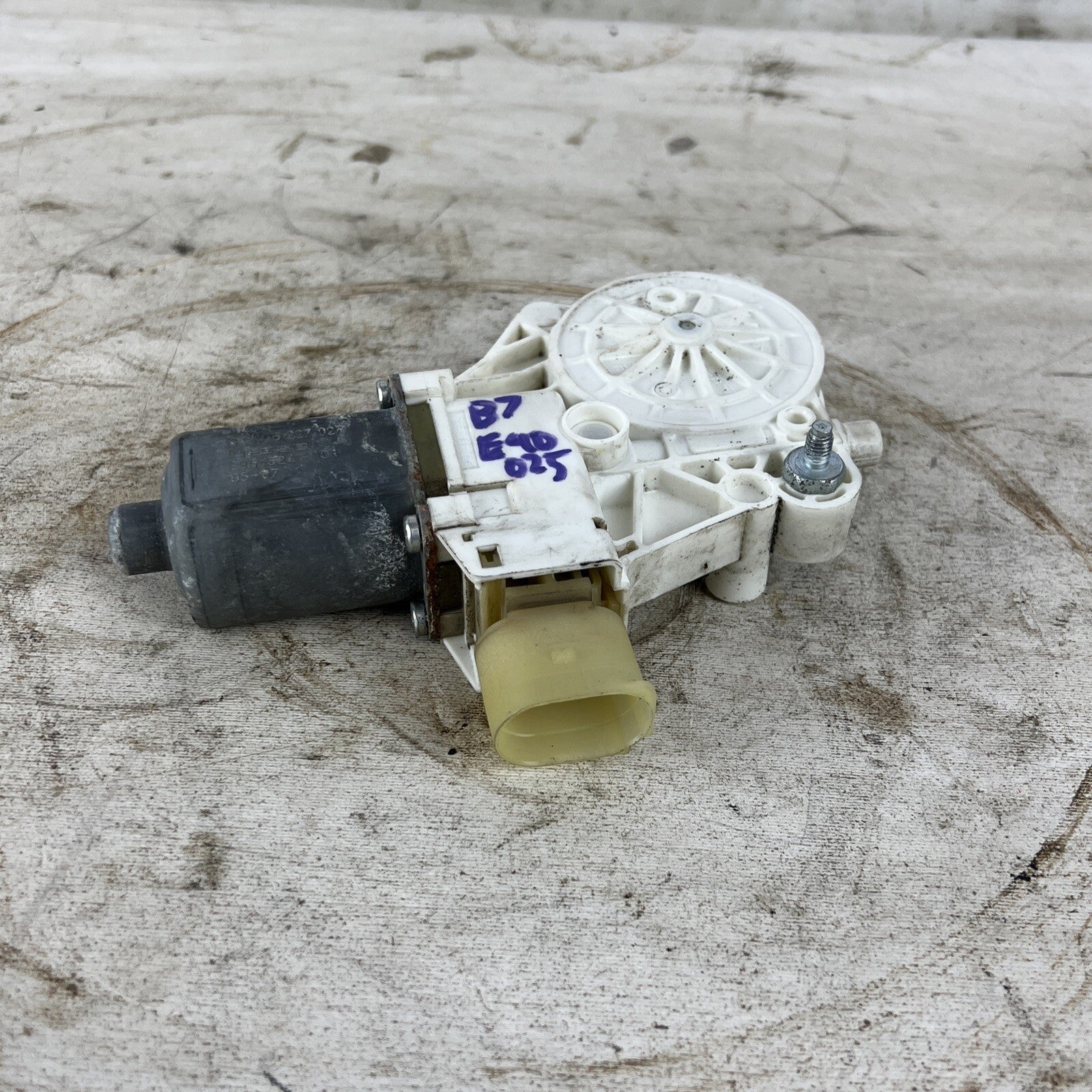 FRONT LEFT WINDOW MOTOR BMW E90 335i 330i 328i 325i 2006 - 2012 OEM 06 - 12