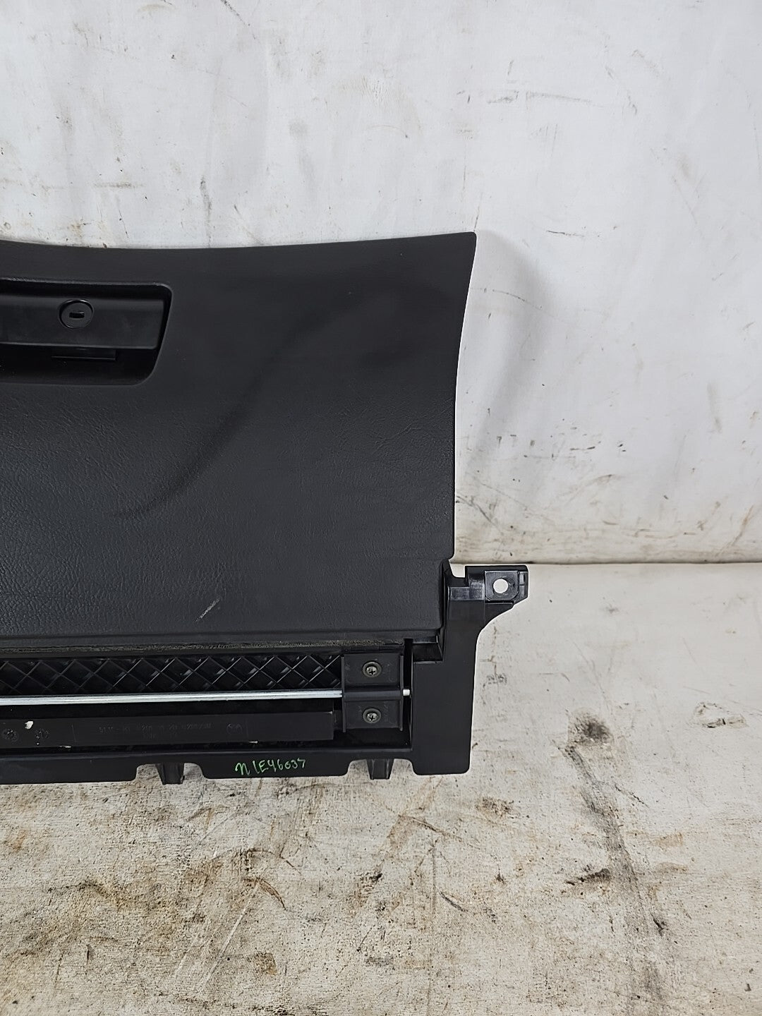 1999-2005 BMW 325i E46 Dash Glove Box Console Storage Black 325ci 328i 330i 323i