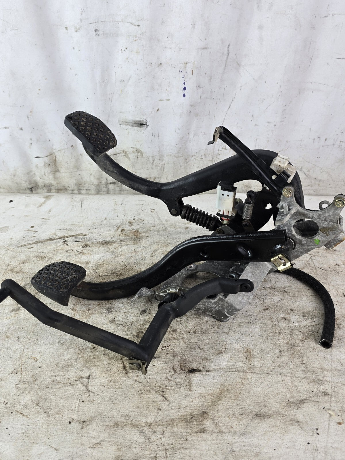 BMW E39 5-Series Manual Trans Clutch Pedal Assembly Swap w Master 1998-2000 USED