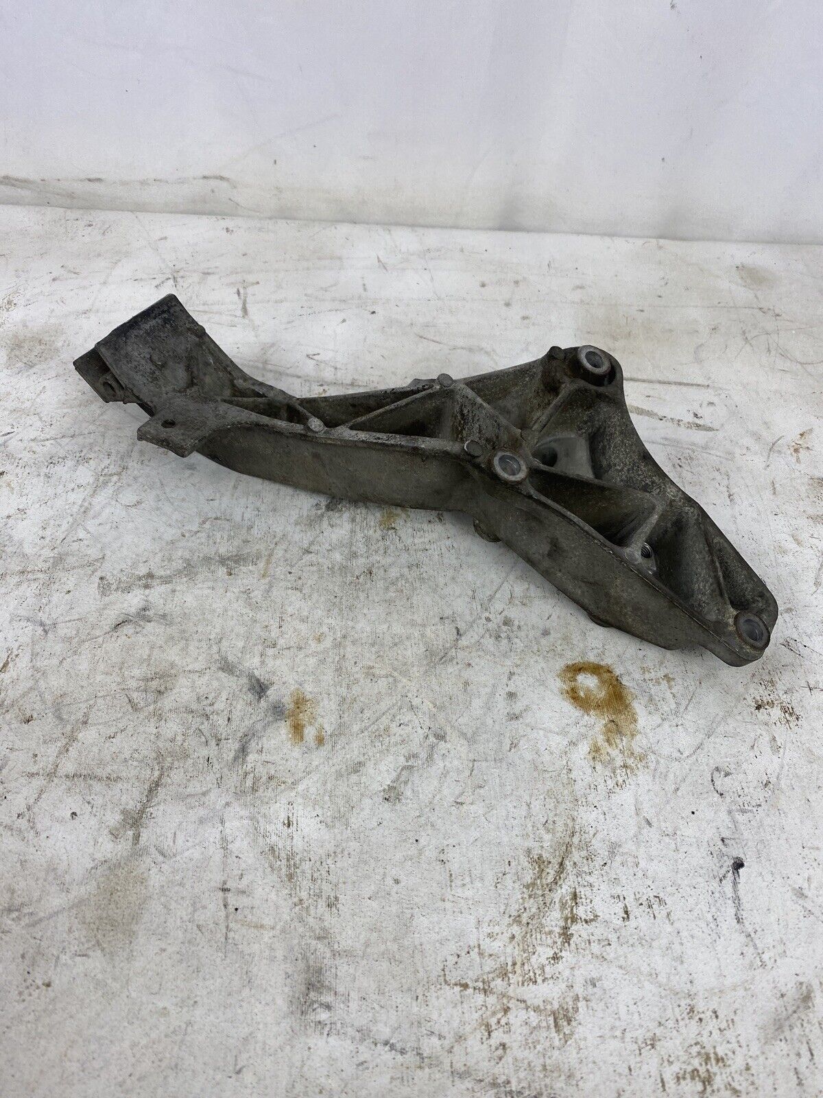 96 - 99 BMW E36/7 Z3 1.9L LEFT DRIVER SIDE ENGINE MOUNT BRACKET OEM