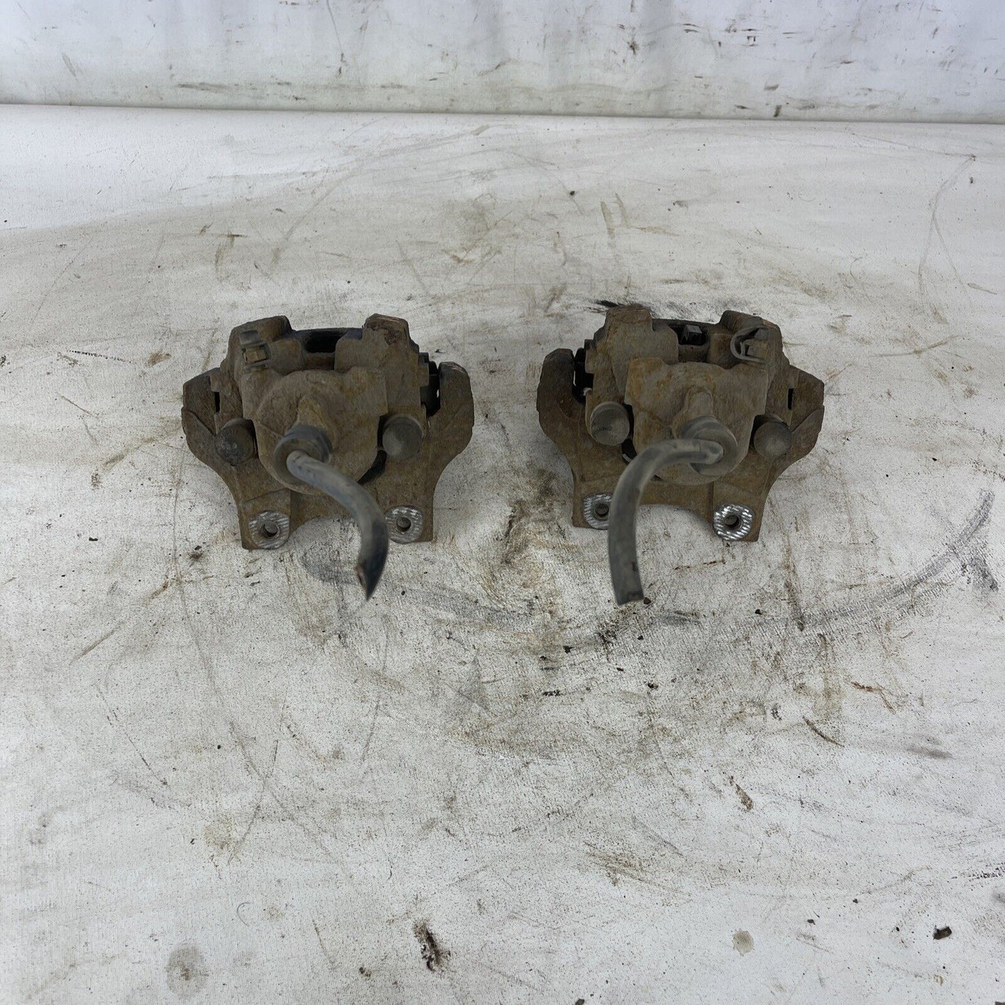 06-13 BMW E90 E92 330I REAR LEFT RIGHT BRAKE CALIPER SET 