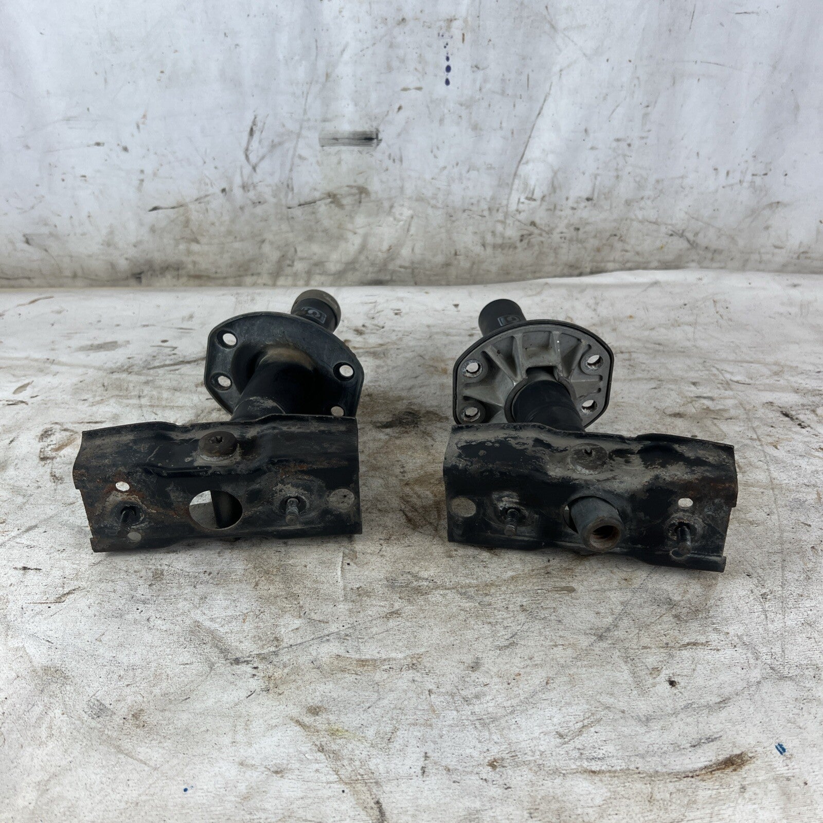 BMW 3 E36 Front bumper shock impact absorbers 8119257 8119258