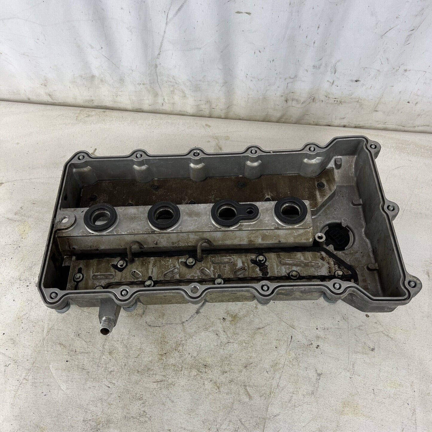 96-99 BMW E36 M44 1.9L engine CYLINDER HEAD VALVE COVER OEM