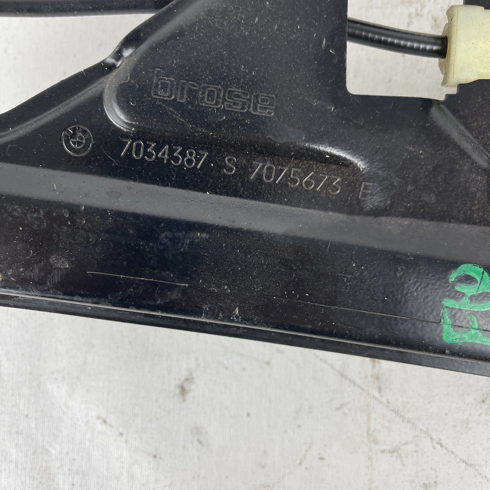 04-10 BMW 525i 528i 530i 535i 545i M5 (E60) LEFT REAR WINDOW REGULATOR w/ MOTOR