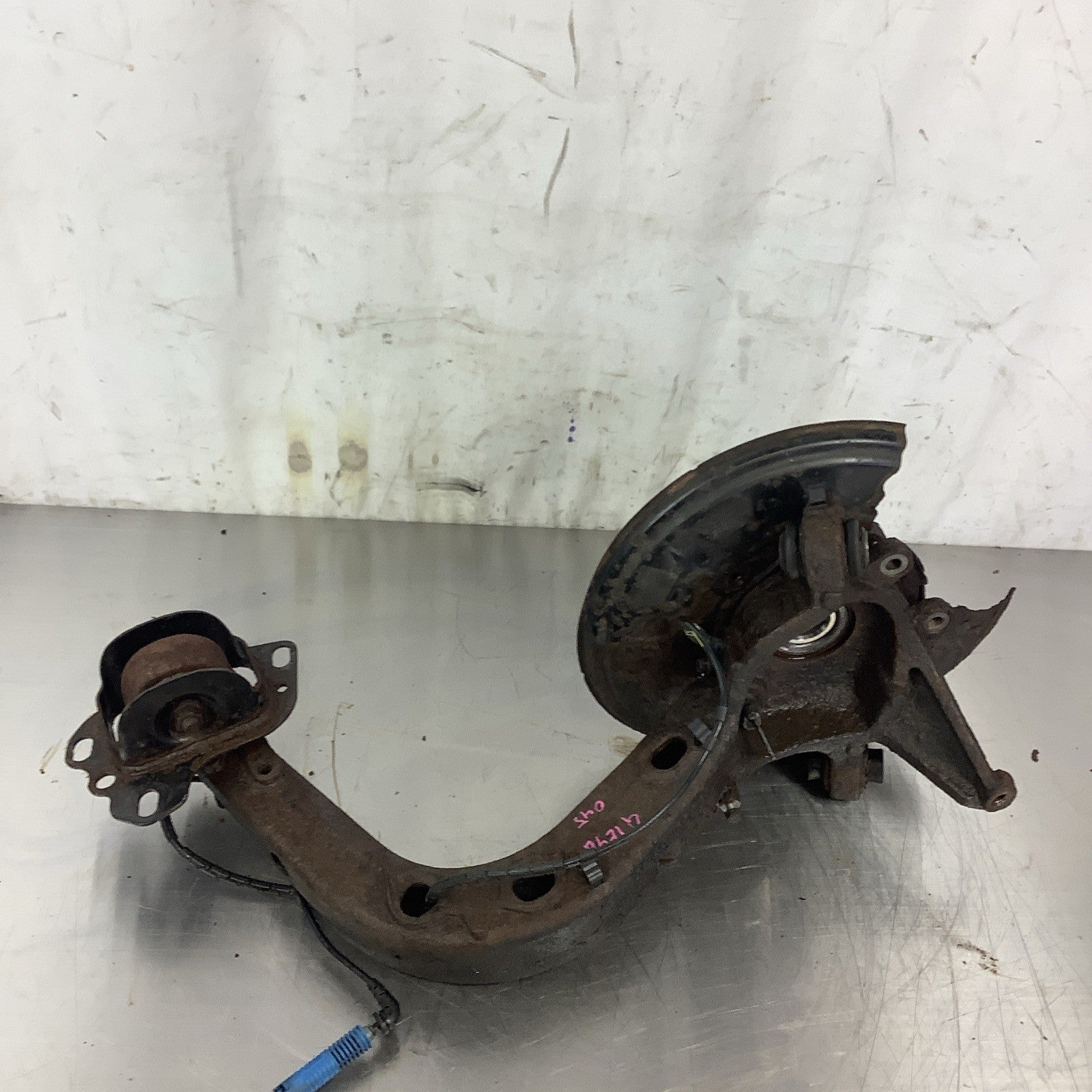☑️ BMW E46 Trailing Arm Hub Right Passenger OEM 01-06 330i 330ci 330xi 325xi