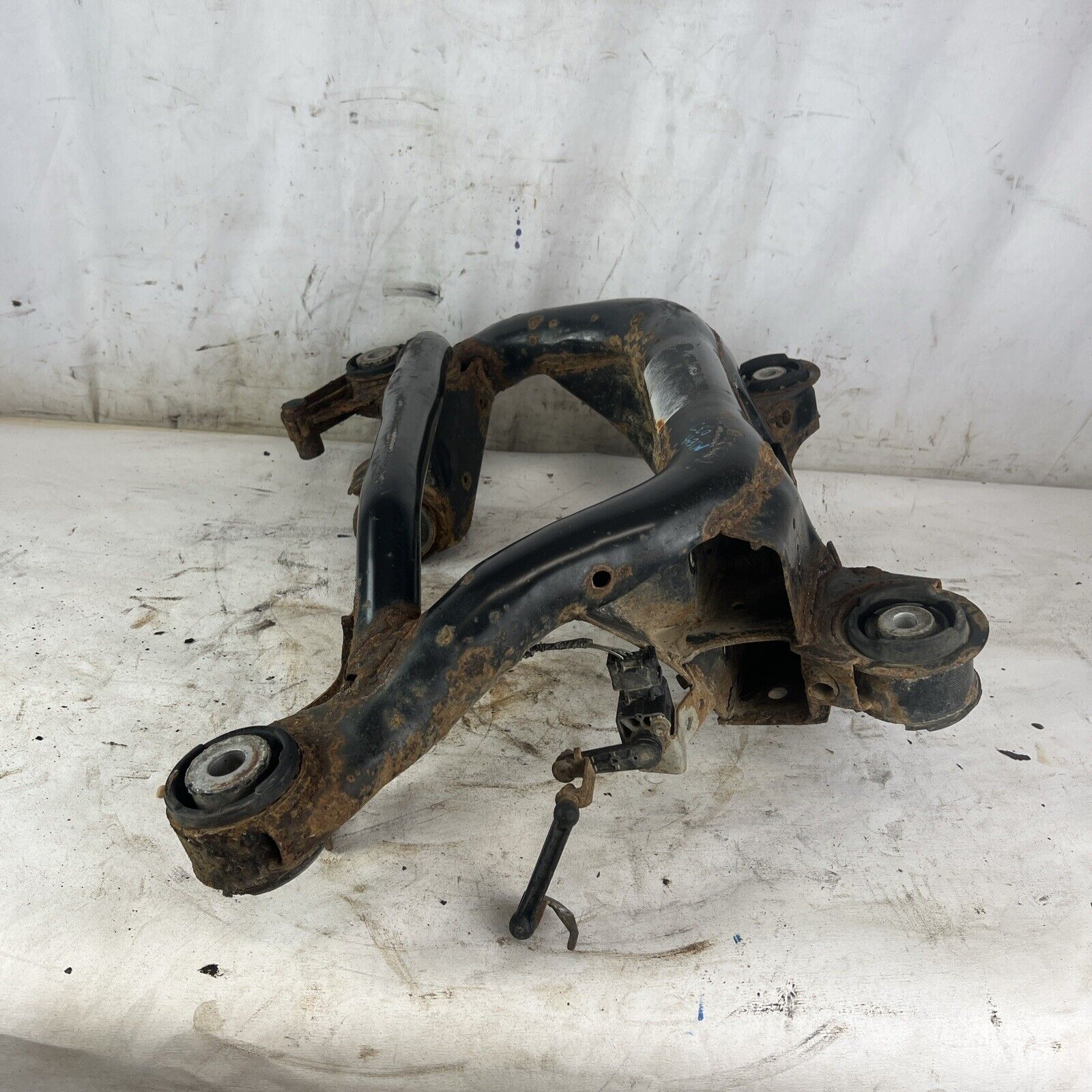 REAR AXLE DIFFERENTIAL DIFF CARRIER SUBFRAME BMW E46 325XI 330XI AWD 4WD CROSS