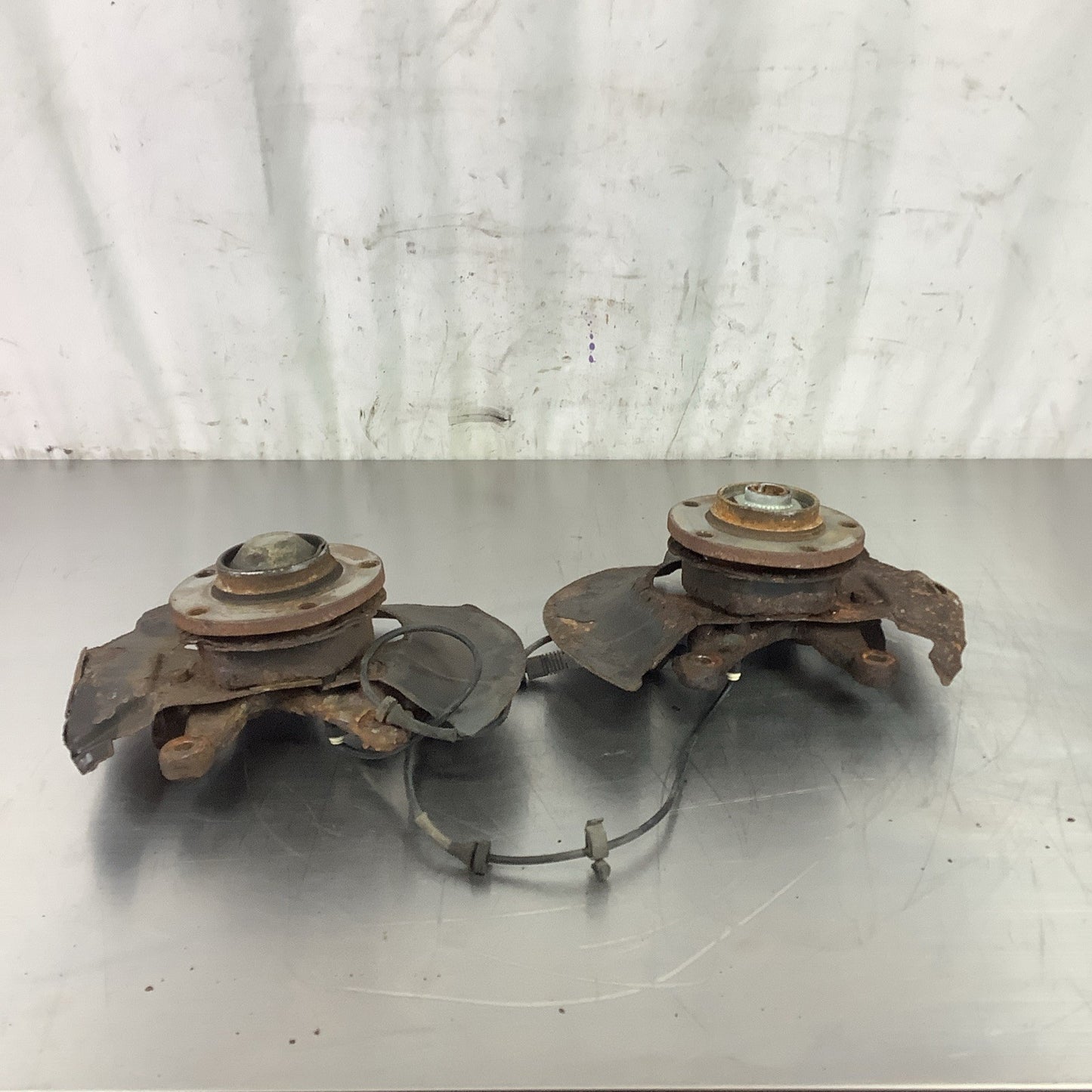 BMW E36 318 323 325 328 FRONT PASSENGER & DRIVER WHEEL HUB KNUCKLE SPINDLE #073
