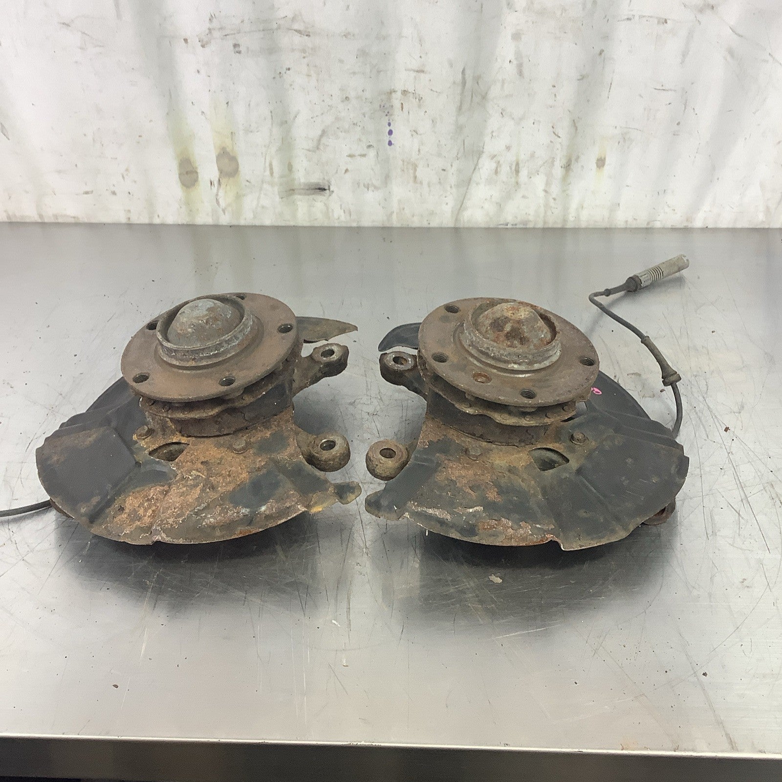 BMW E36 RWD 323 325 328 FRONT PASSENGER & DRIVER WHEEL HUB KNUCKLE SPINDLE #070
