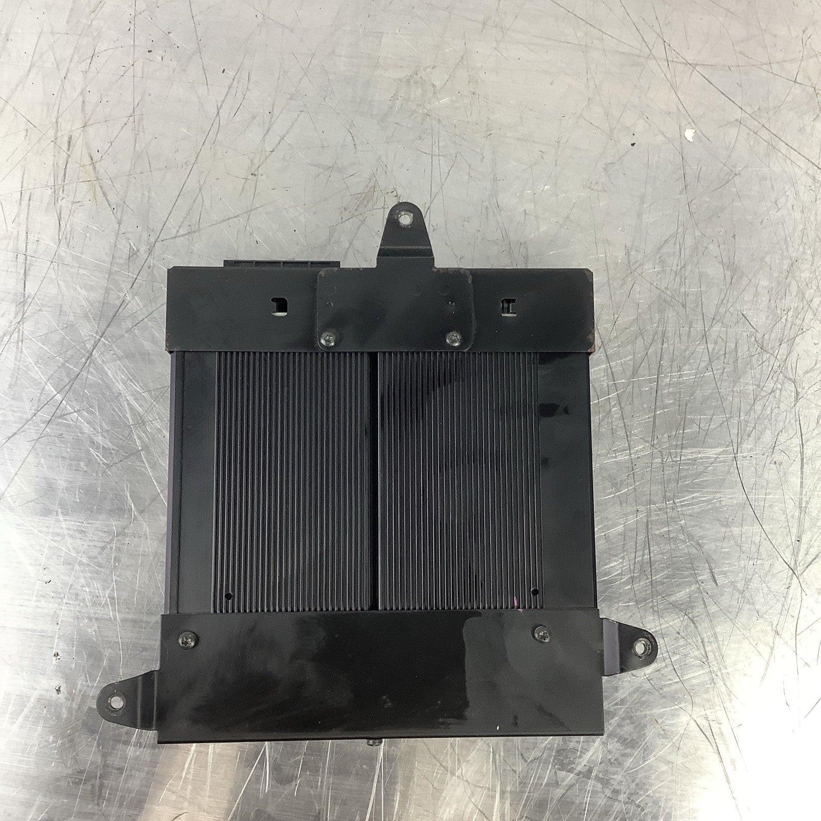 BMW OEM E46 99-06 SEDAN HARMAN KARDON HIFI AMPLIFIER AMP TRUNK 65136920996