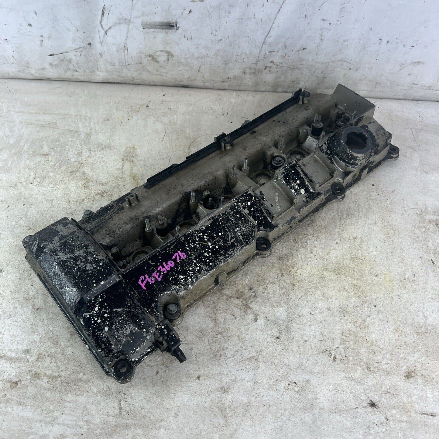 91-92 BMW E34 E36 325 525 Non Vanos OEM Valve Cover 1738175